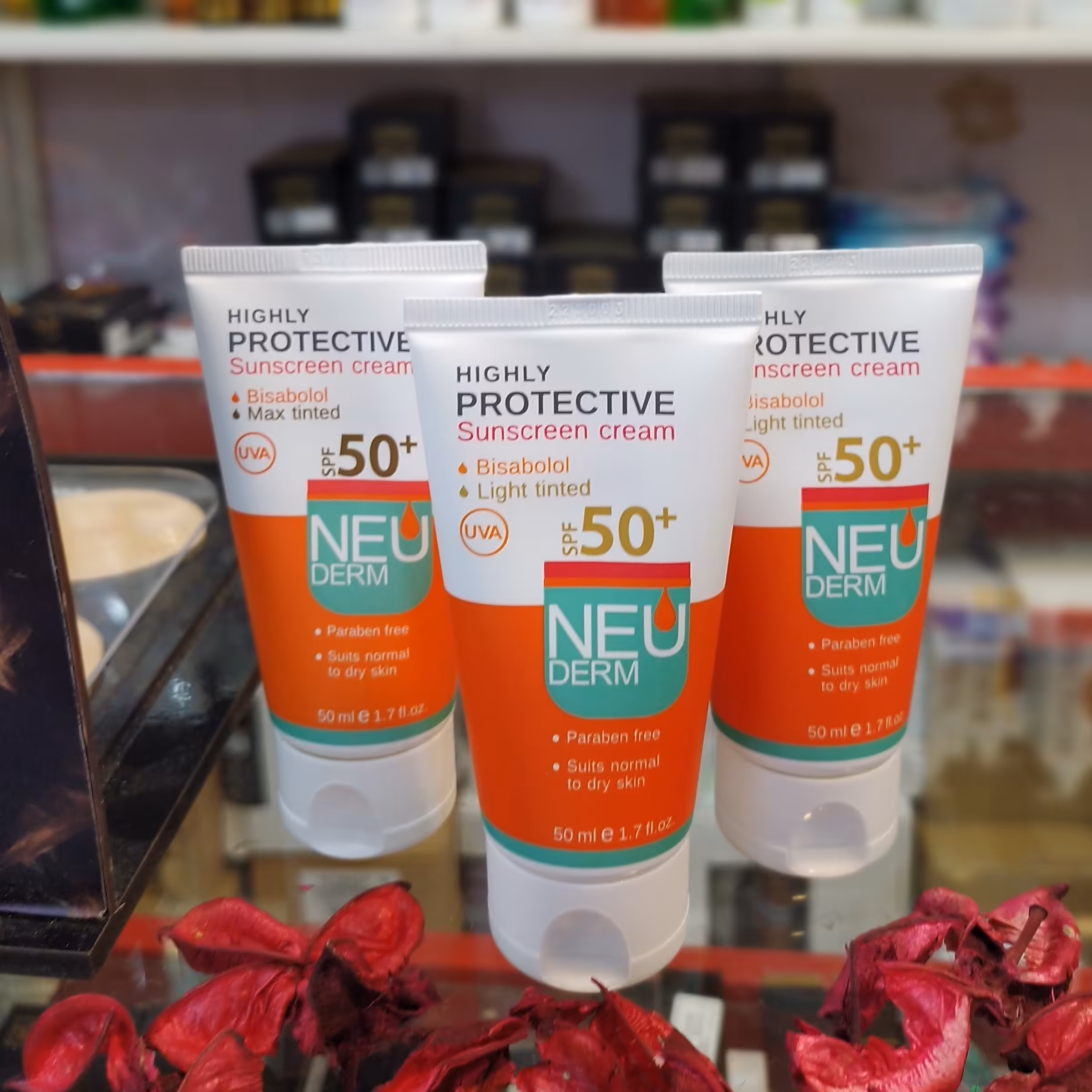 ضد آفتاب spf50نئودرم مخصوص پوست های خشک و معمولی نئودرم 