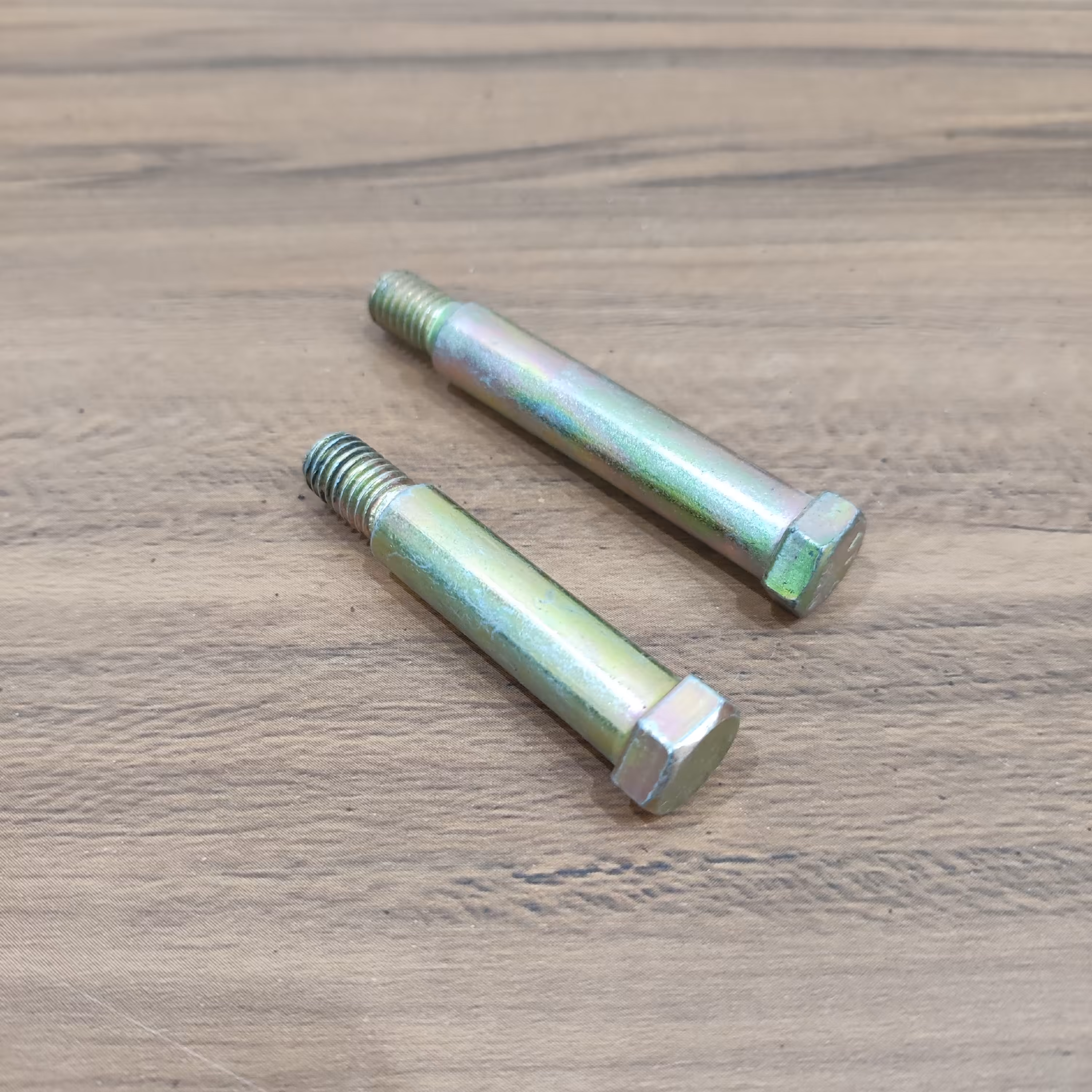 پیچ کوتاه و بلند لیور دنده( فابریک) پراید