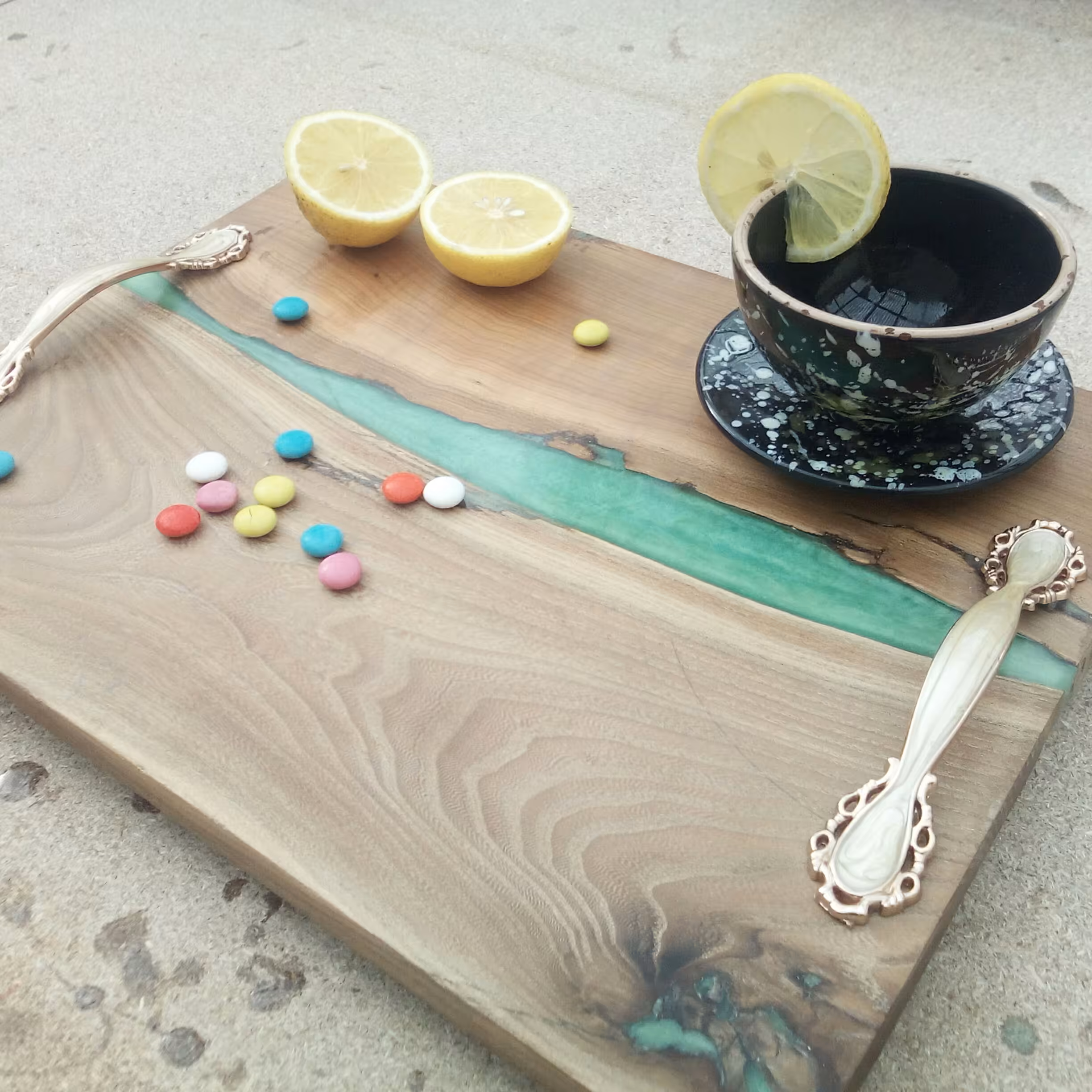 سینی چوب و رزین برنگ سبز صدفی زیبا و چشم نواز مخصوص افراد سخت پسند و با سلیقه