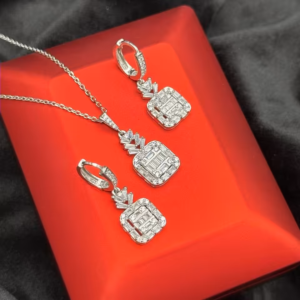 نیمست نقره امرالدکات کد 4007 (با عیار استاندارد نقره 925 )