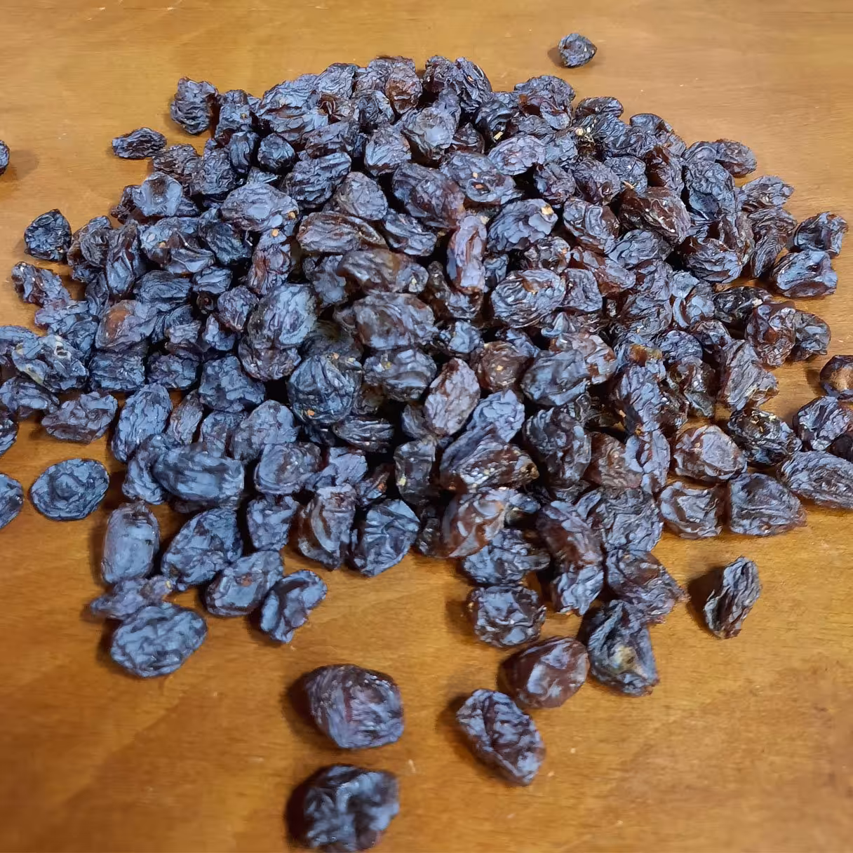 مویز   تازه و خوش طعم (1 کیلو )