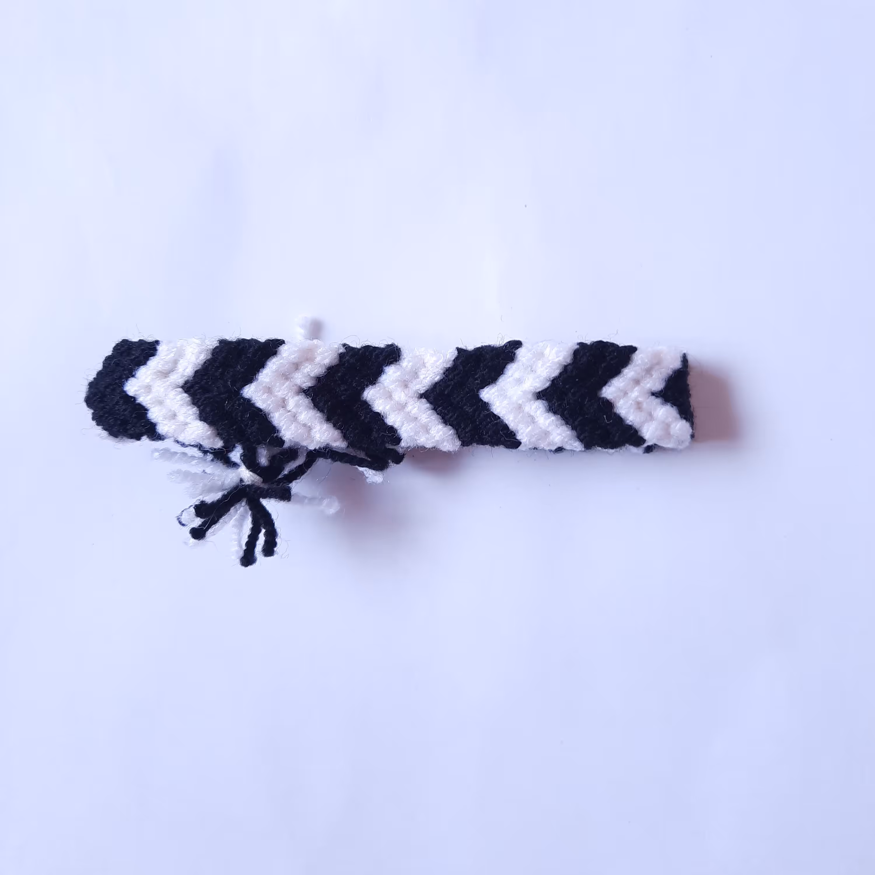 دستبند دوستی نخی طرح فلش با گره کشویی مناسب هدیه دادن و هر سن و جنسیتی