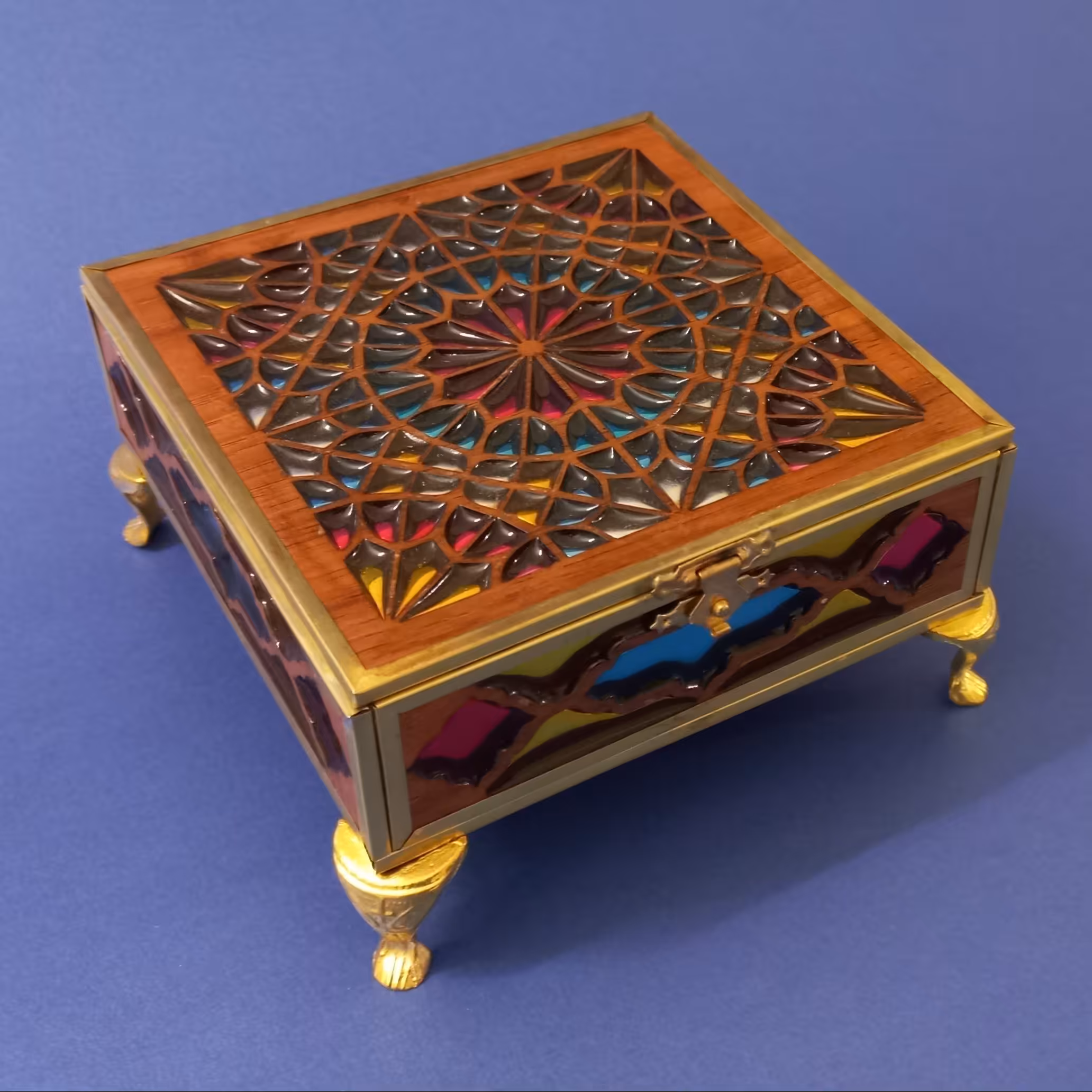 جعبه جواهرات دست ساز  طرح گره چینی (اُرسی) در ابعاد 12.5 در 12.5 سانتیمتر (پس کرایه)