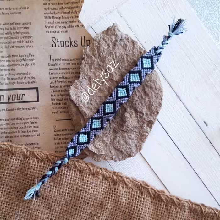 دستبند دوستی طرح لوزی رنگ آبی آسمانی و خاکستری