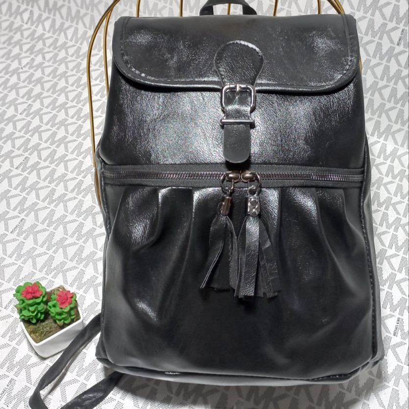 کوله چرم طراحی فانتزی ساده و زیبا