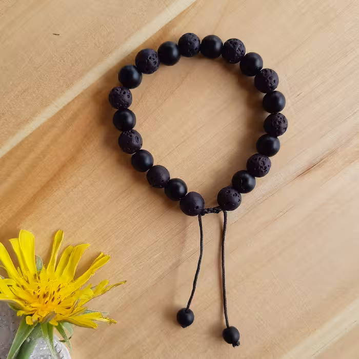 دستبند اسپرت با سنگ اونیکس و لاوا .سیاه. با قفل کشویی مناسب آقایان و خانمها و همه سنین