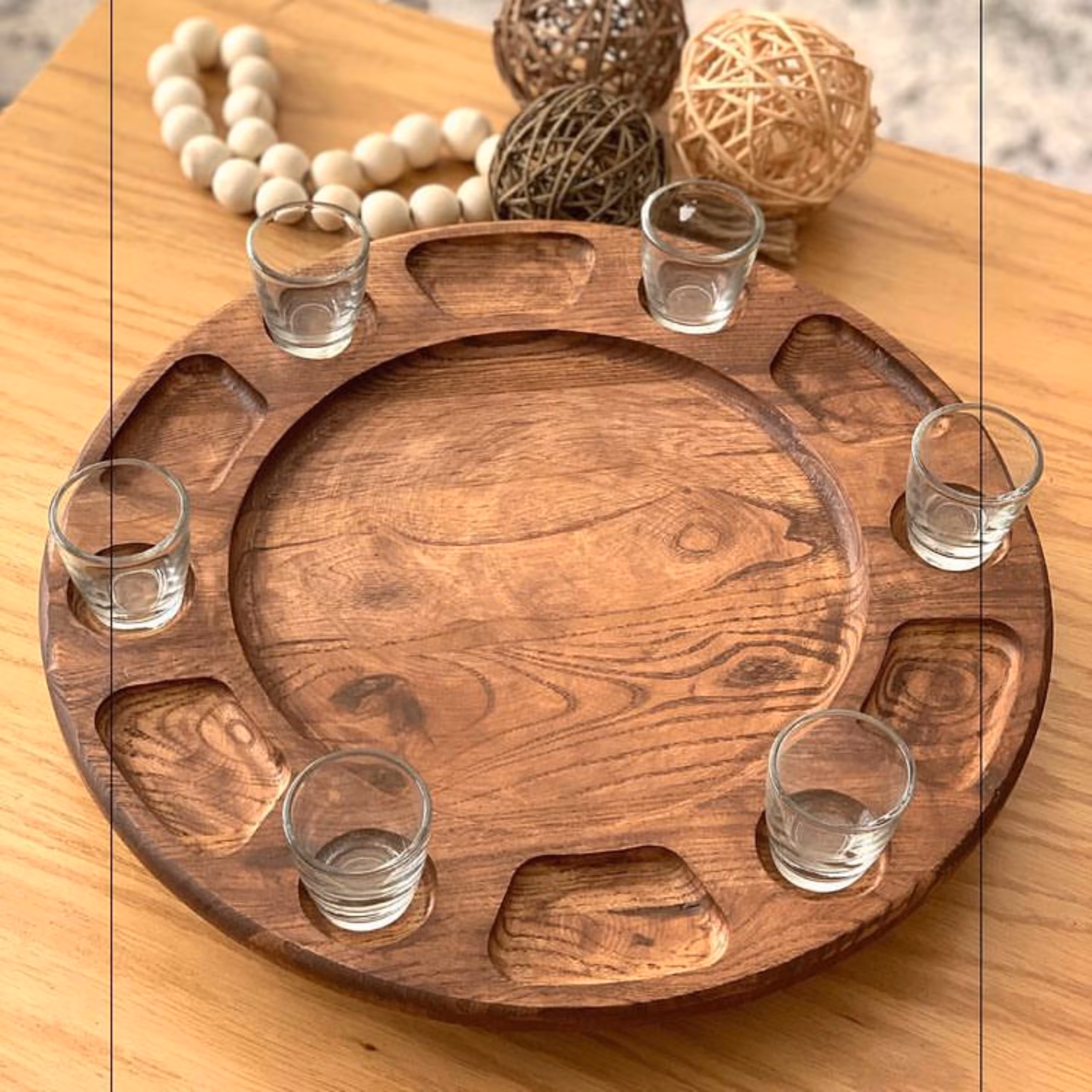 تخته سرو گردان با جنس چوب روس کاملا ضد اب و خط و خش دارای شش خانه 