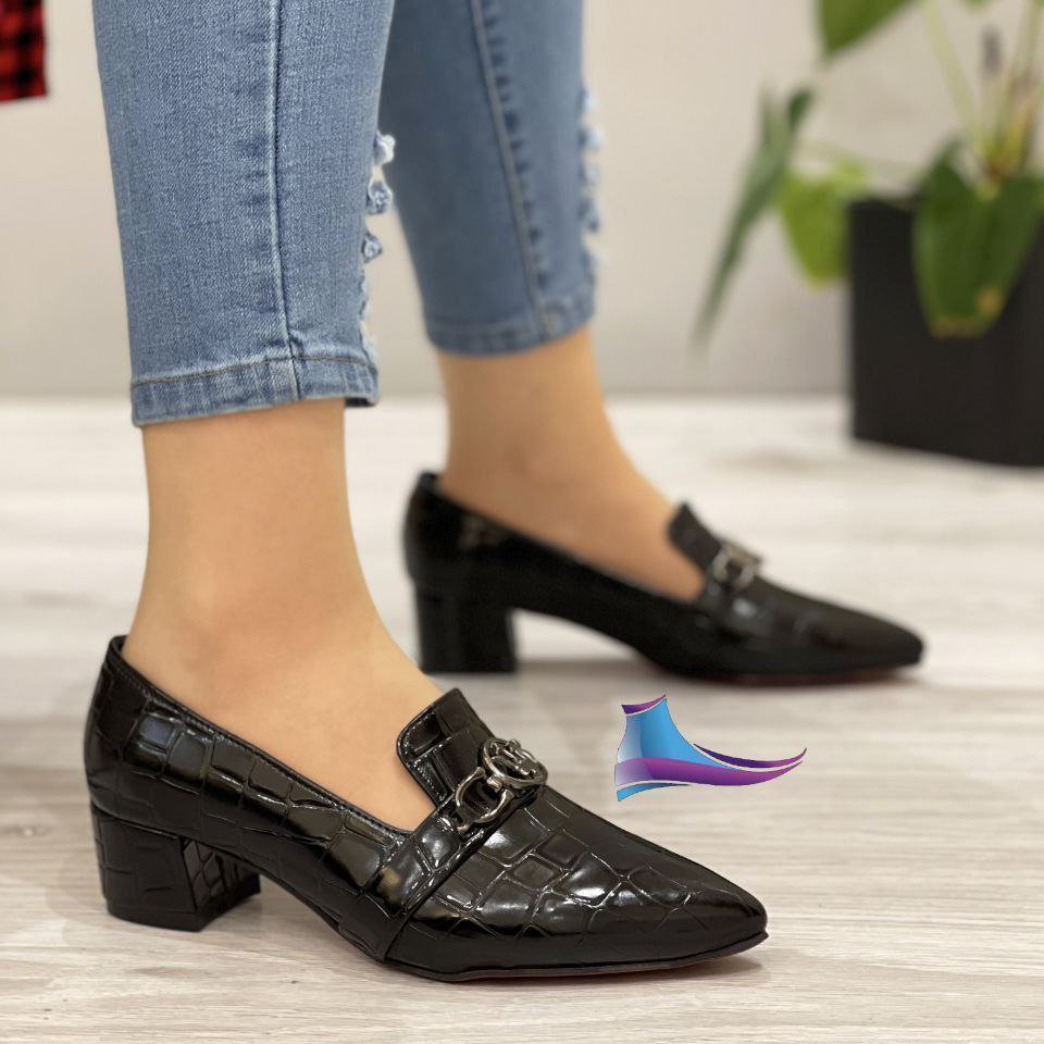 کفش کلاسیک
کد 204
قالب استاندارد
جنس ورنی پاشنه5سانت
پاخور شیک
Size36ta41