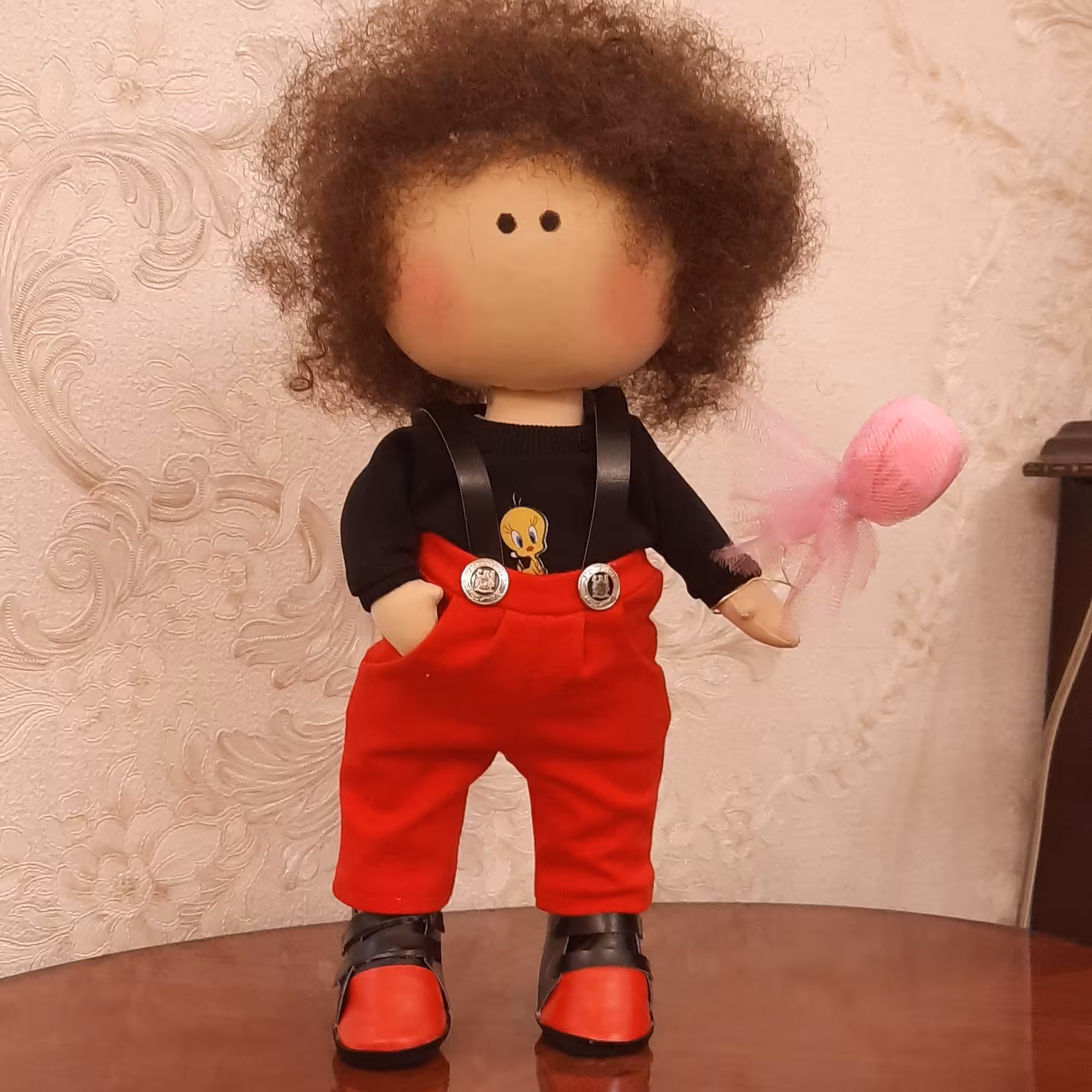 عروسک سر چرخشی مو وزوزی
قد 30سانتی