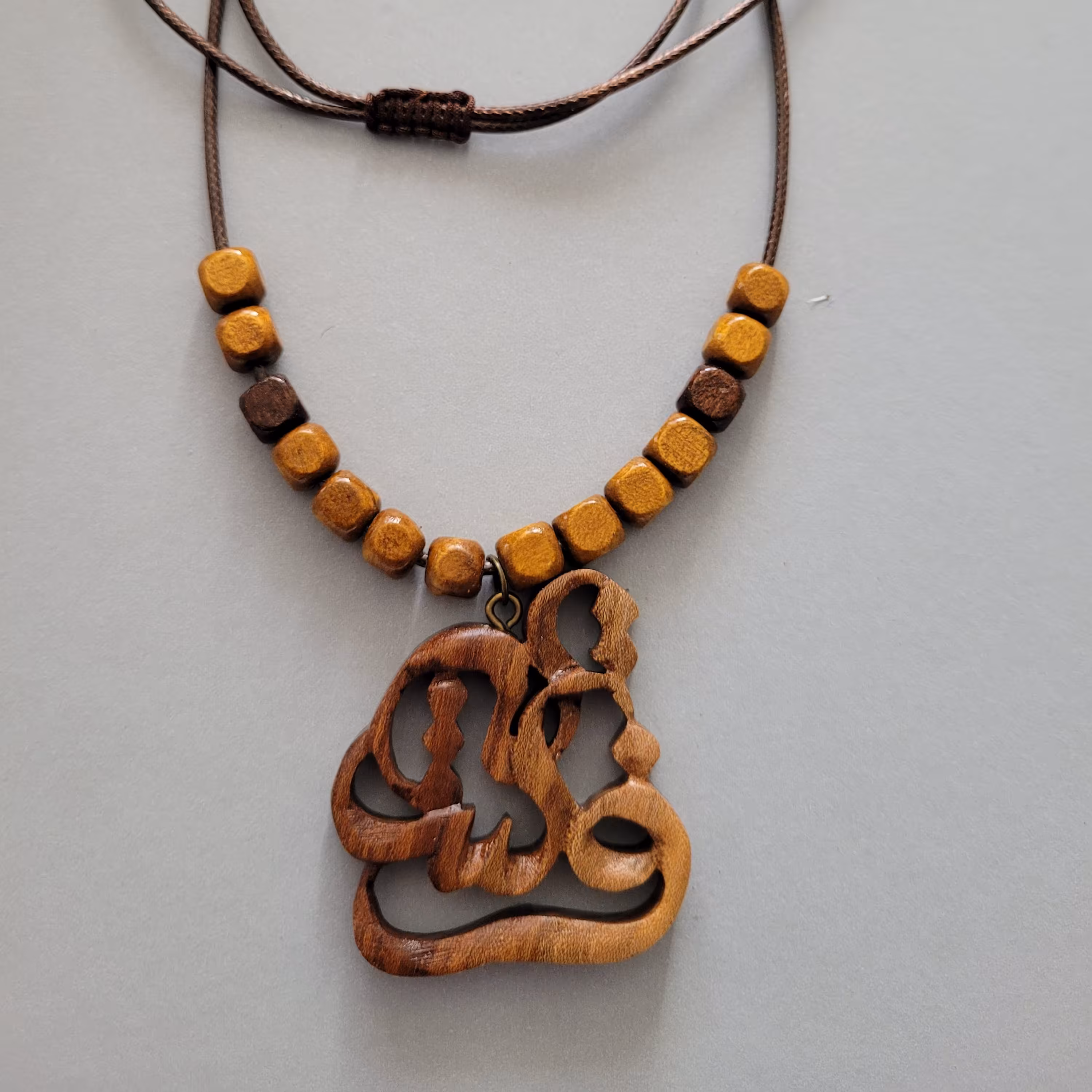 گردنبند اسم فرشته چوبی دستساز چوبی گالری  