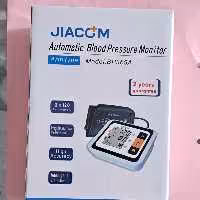 فشارسنج دیجیتالی جیاکوم سخنگو همراه با گارانتی و آداپتور  باطری 