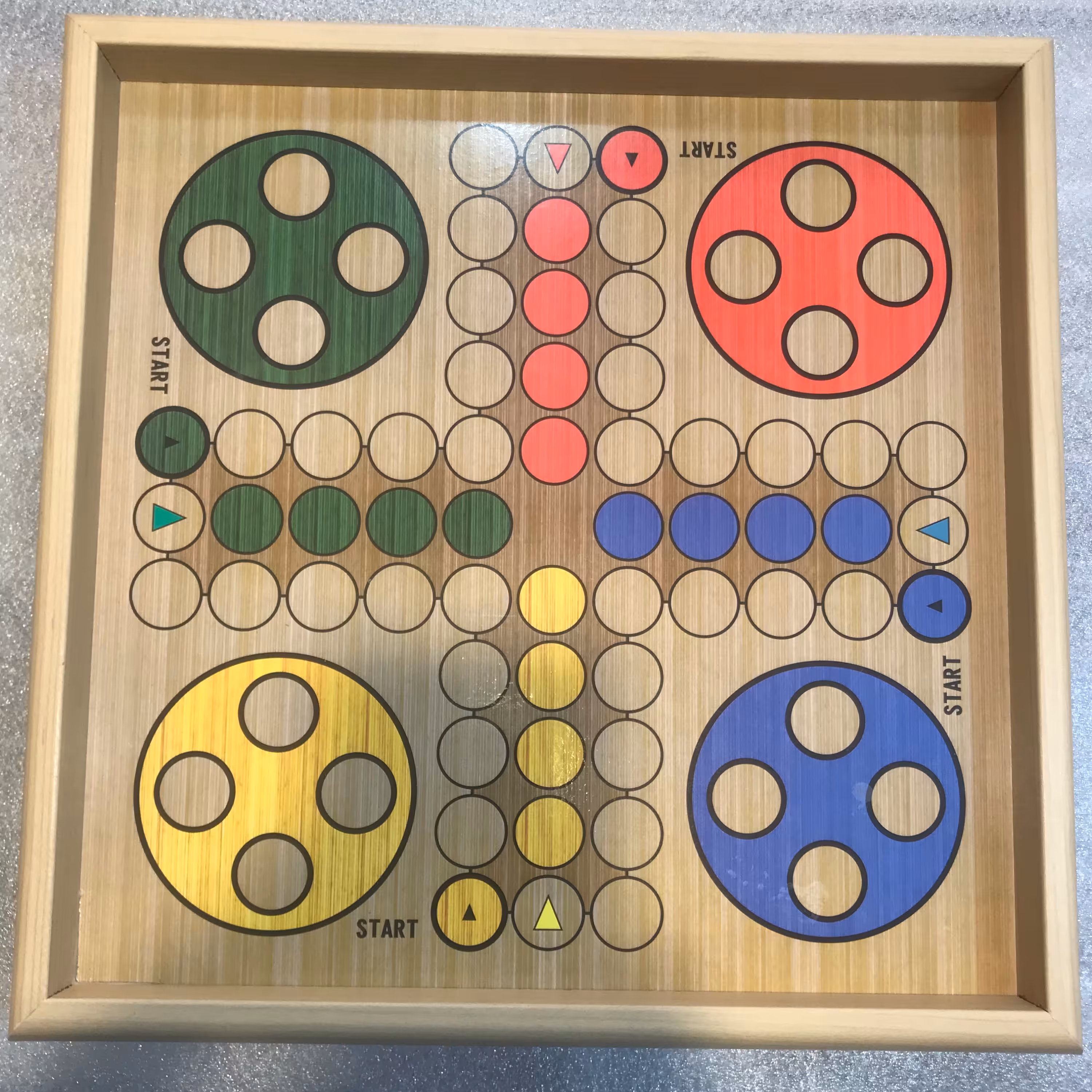 منچ و مار پله