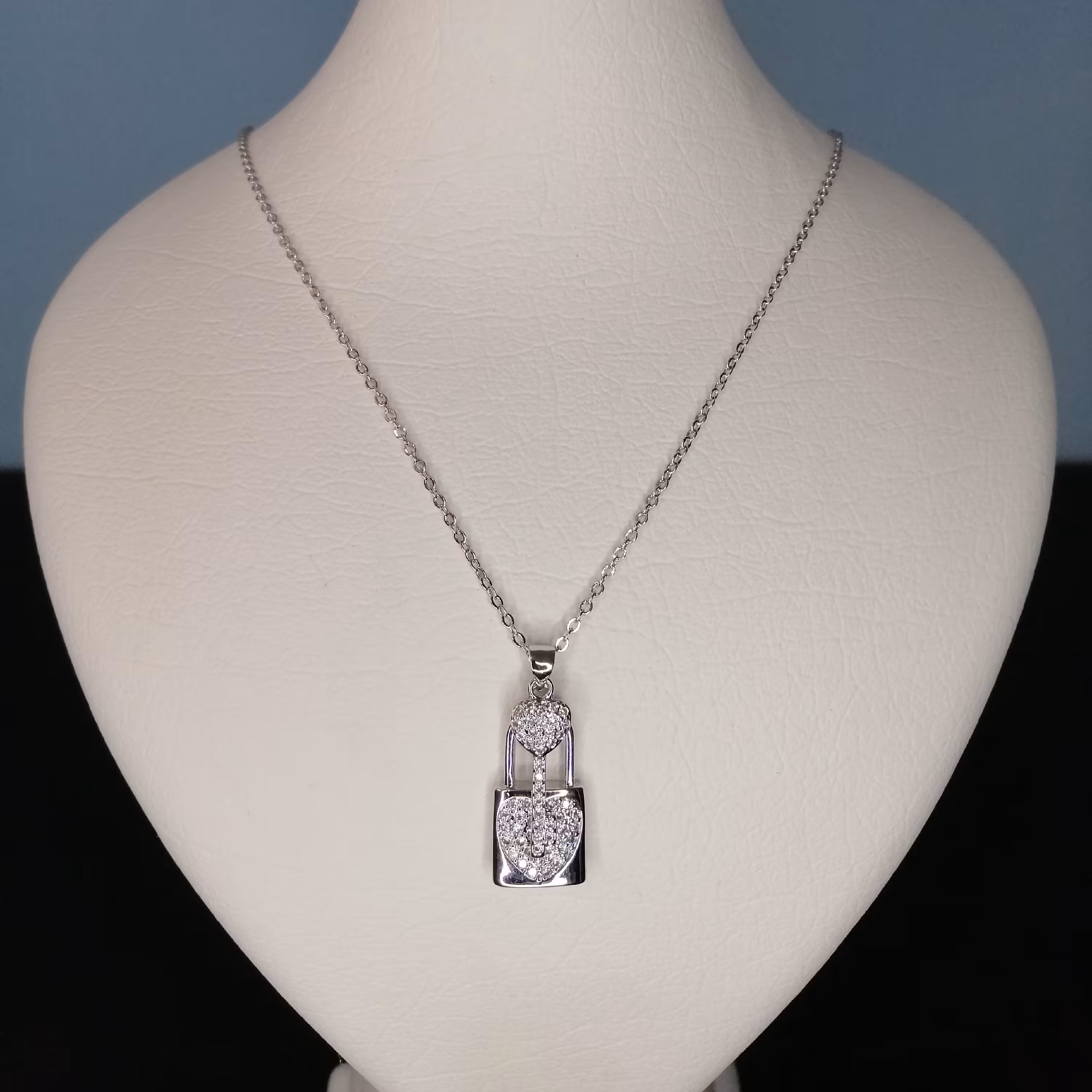 گردنبند قفل و کلید