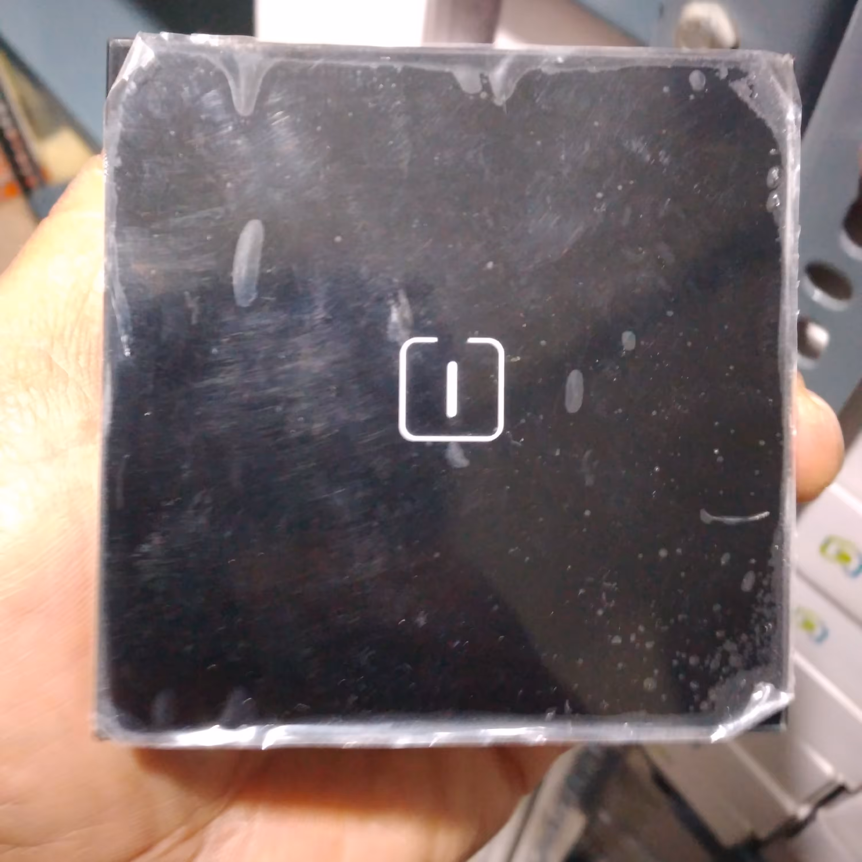 کلید لمسی رنگ مشکی طلایی سفید