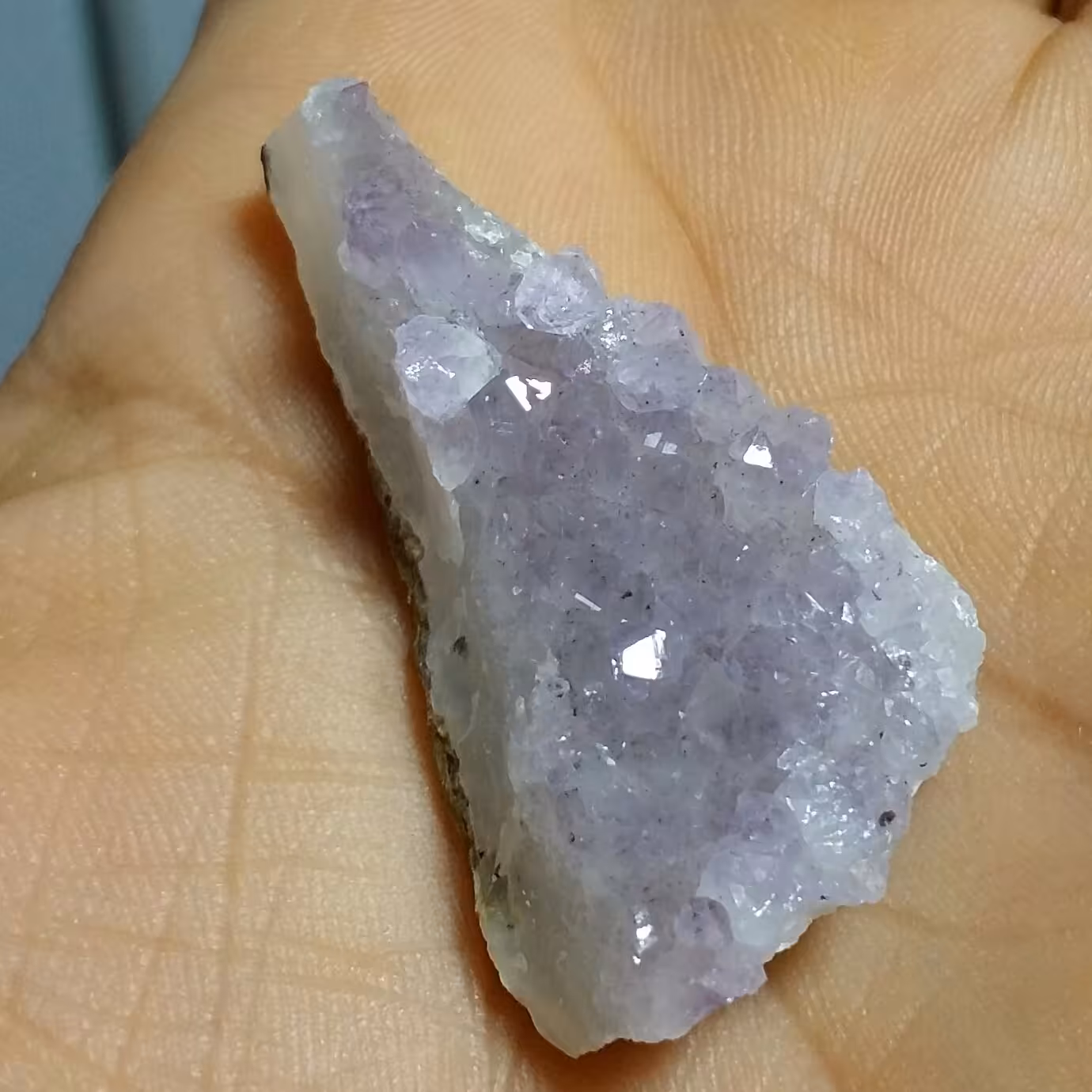 سنگ راف حبه آمتیس پر رنگ بسیار زیبا دیدنی کاملا طبیعی شاهکار خلقت خااااص
کد8785