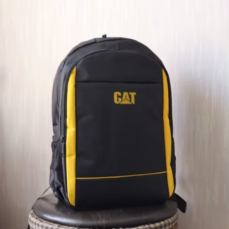 کوله پشتی مدرسه_رنگ مشکی ترکیبی زرد_دارای 3 جیب_ابعاد 30*44_وزن 570 گرم