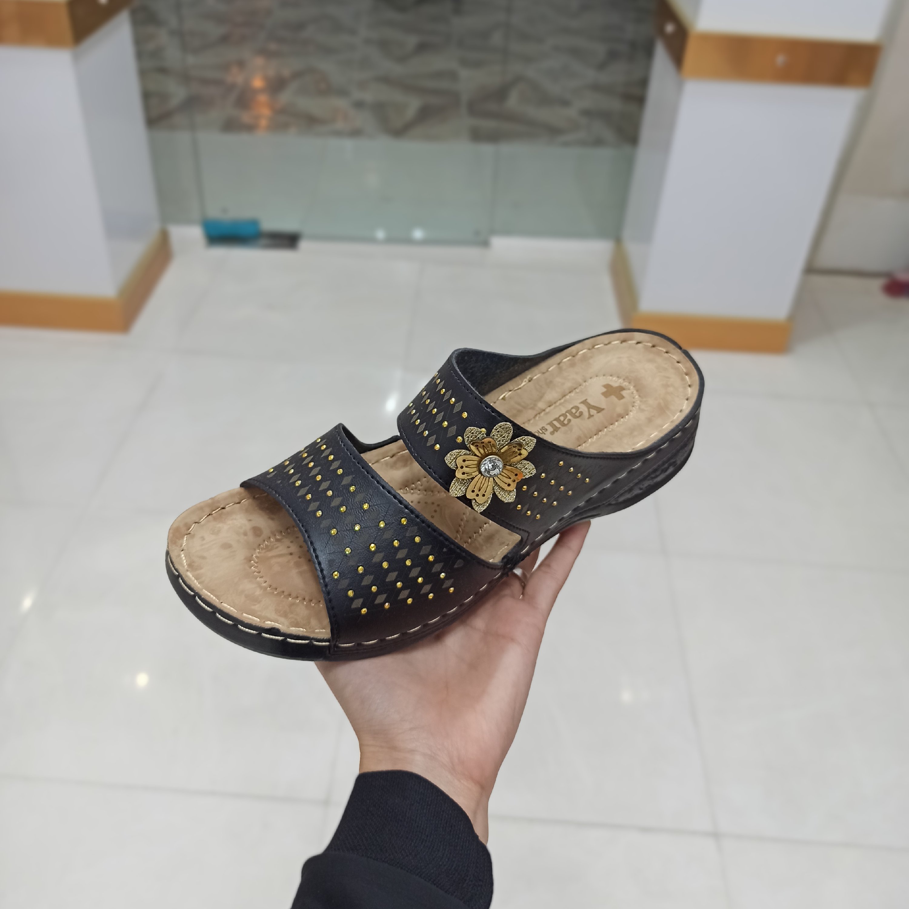 صندل طبی نگین دار
