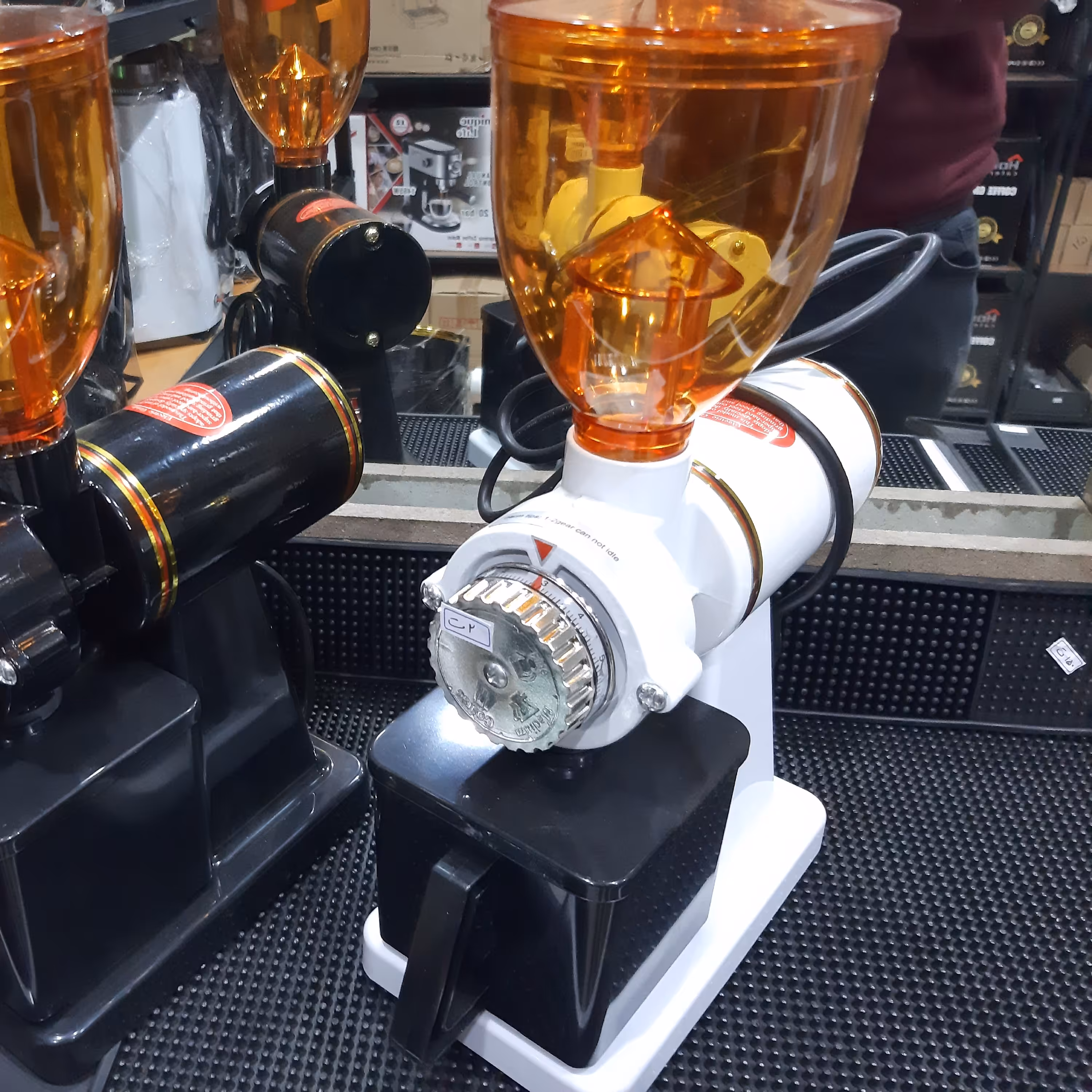 آسیاب قهوه  n600 برند یونیک لایف رنگ  مشکی و سفید 350 وات 