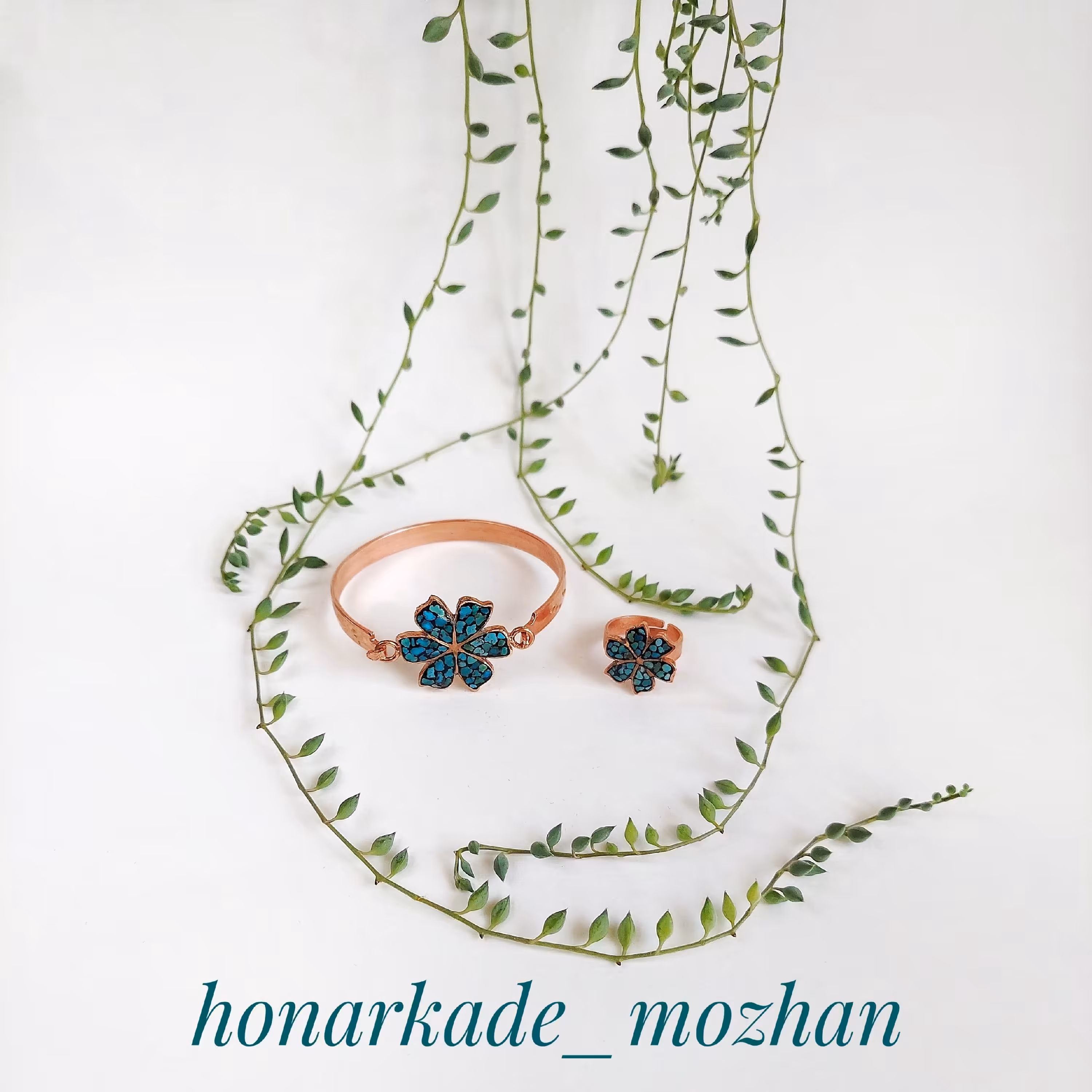 نیم ست دستبند و انگشتر مسی فیروزه کوب طرح گل