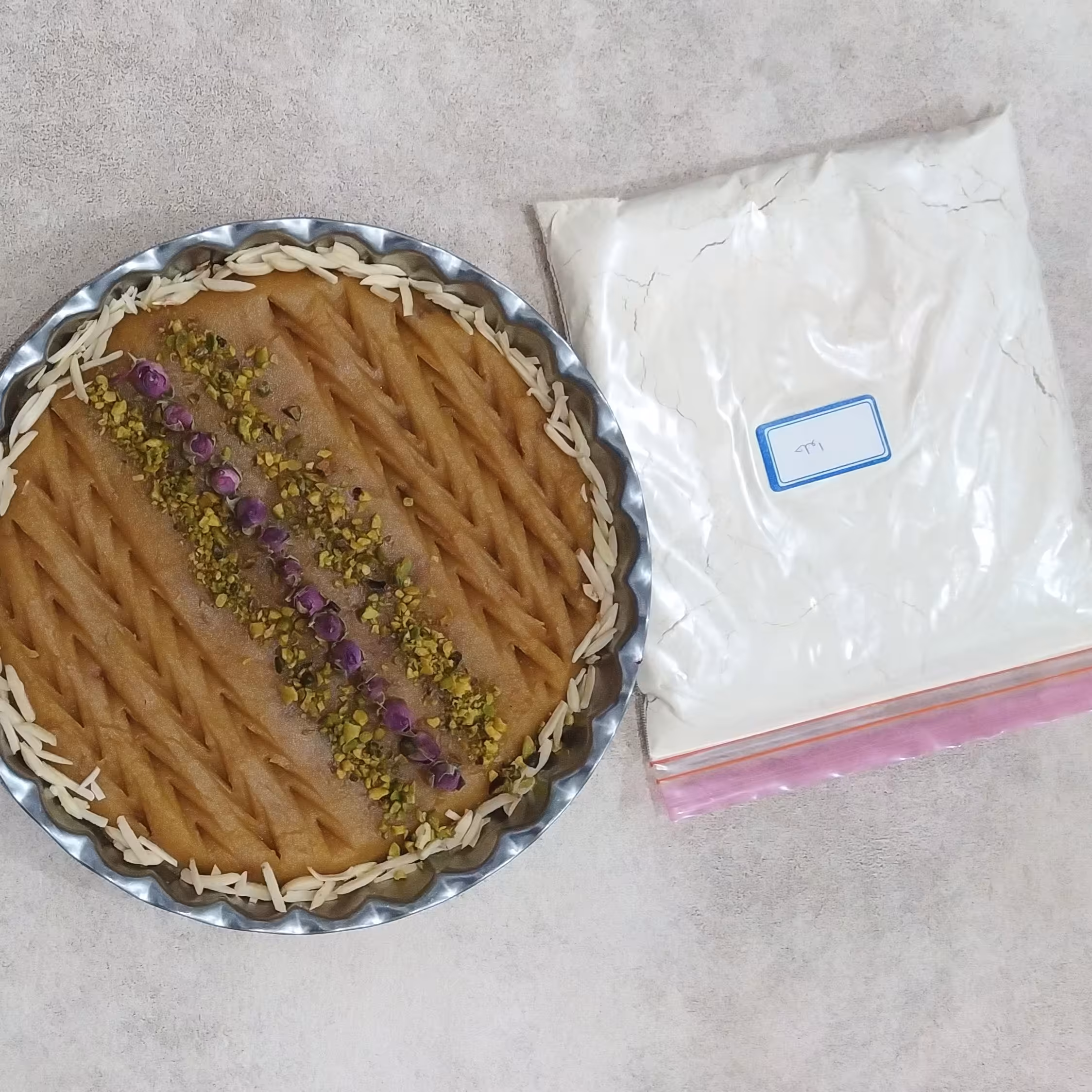 پودر حلوا اماده در بسته بندی های( 800گرمی ).       