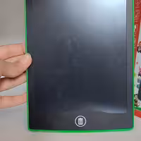 تبلت جادویی کودک به عنوان صفحه نقاشی استفاده میشه دارای قلم مخصوص دررنگ سبز