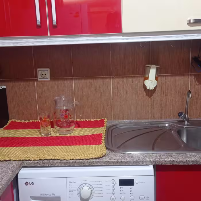 نمگیر ظرف. کنار سینک ظرفشویی. سبک خوش فرم. رنگ ثابت. جنس مقاوم 