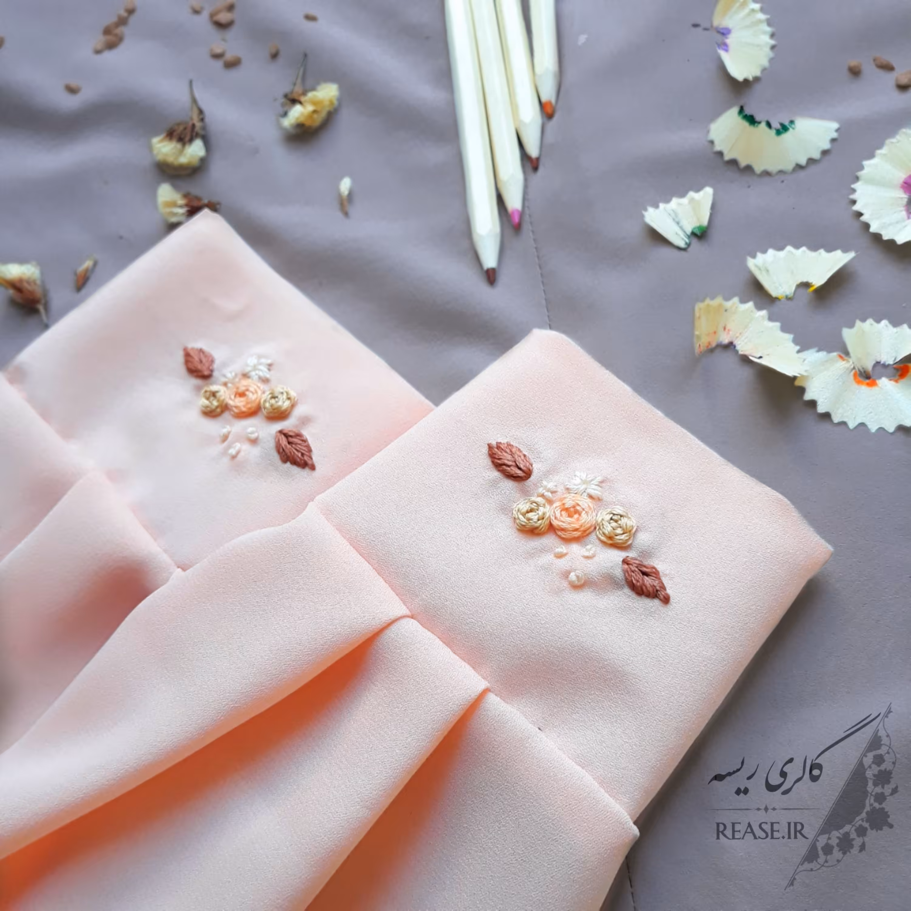 ساقدست شومیزی کرپ حریر گلبهی گلدوزی شده