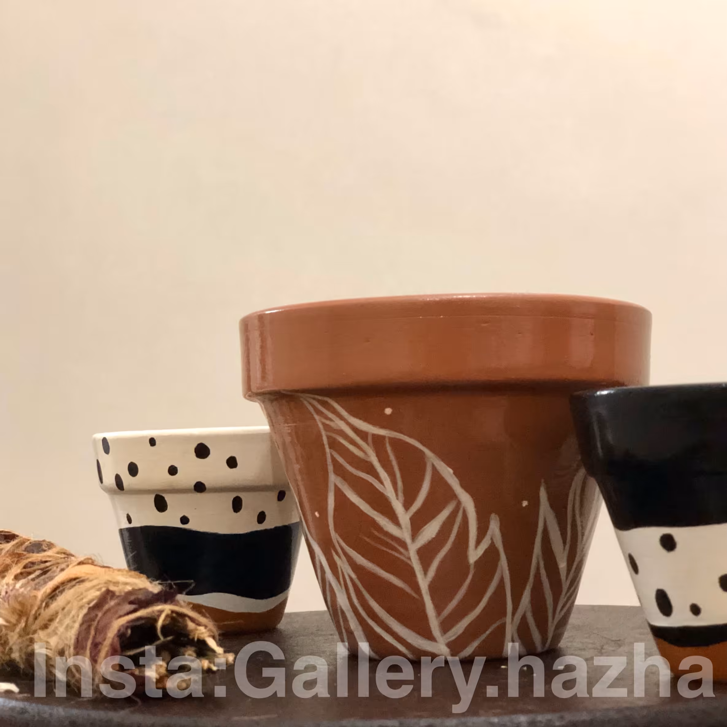 گلدان سفالی برگ و گل آجری نارنجی ارتفاع10 فانتزی