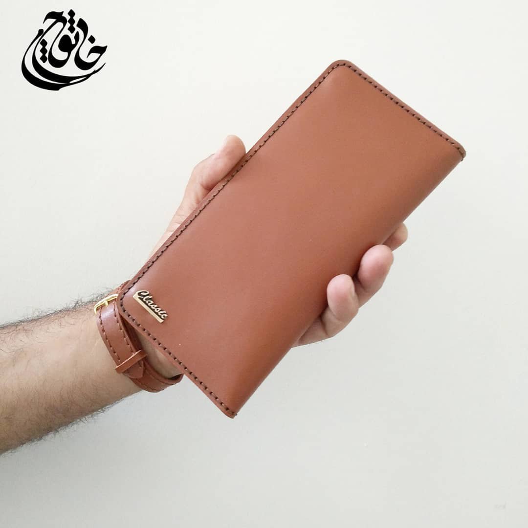 کیف پول مردانه
کار تماما دست دوز
چرم گاو
رنگبندی عسلی مشکی قهوه ای