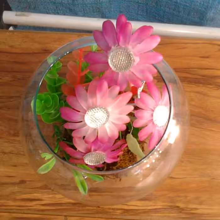 تنگ شیشه ای با تزیین گل کریستال 