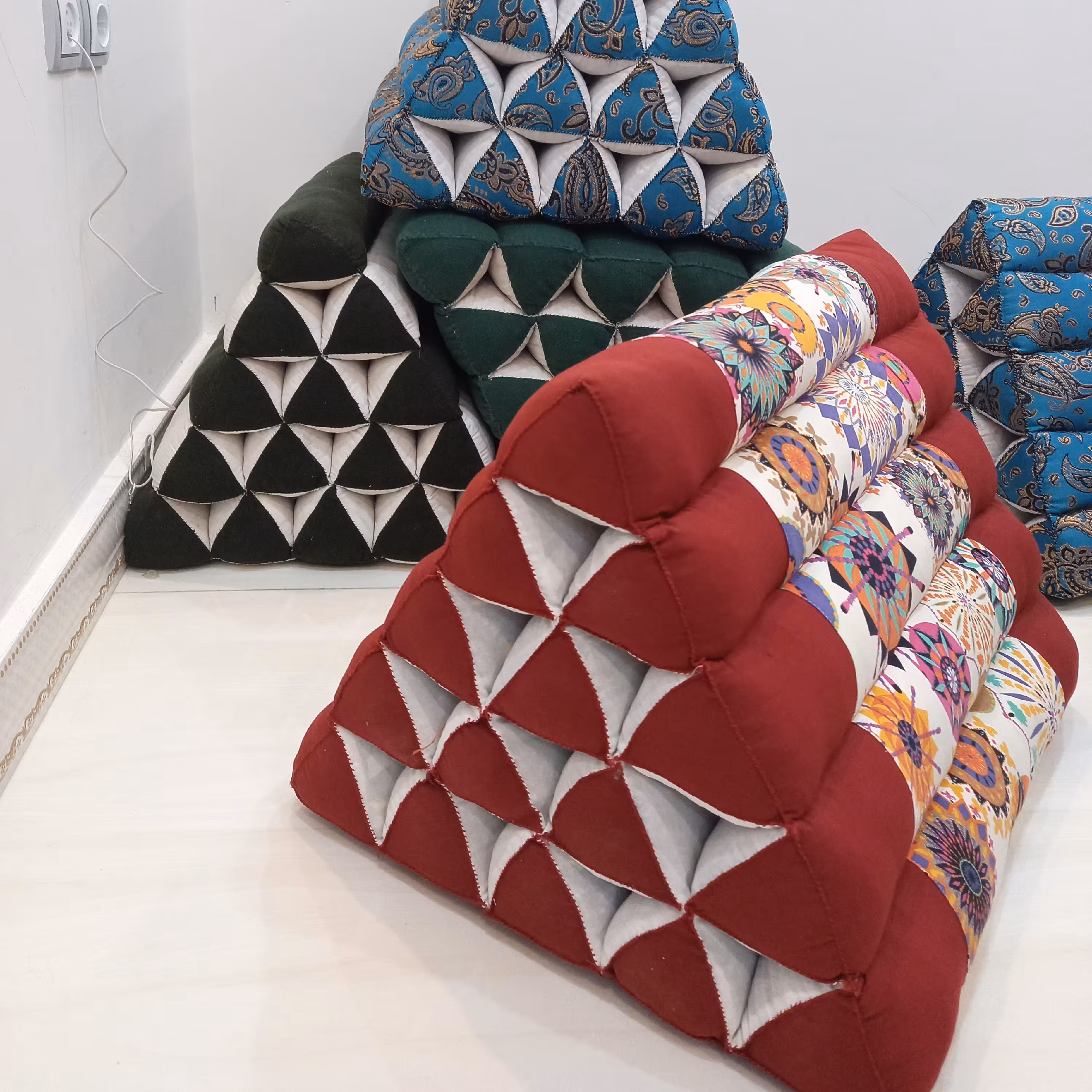 پشتی سه بعدی