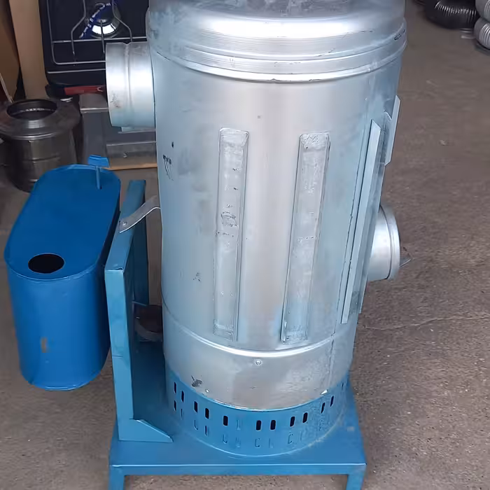 بخاری نفتی و گازوئیلی. قطر دهانه 30 سانتیمتر و ارتفاع 75 سانتیمتر  رنگ معمولی 