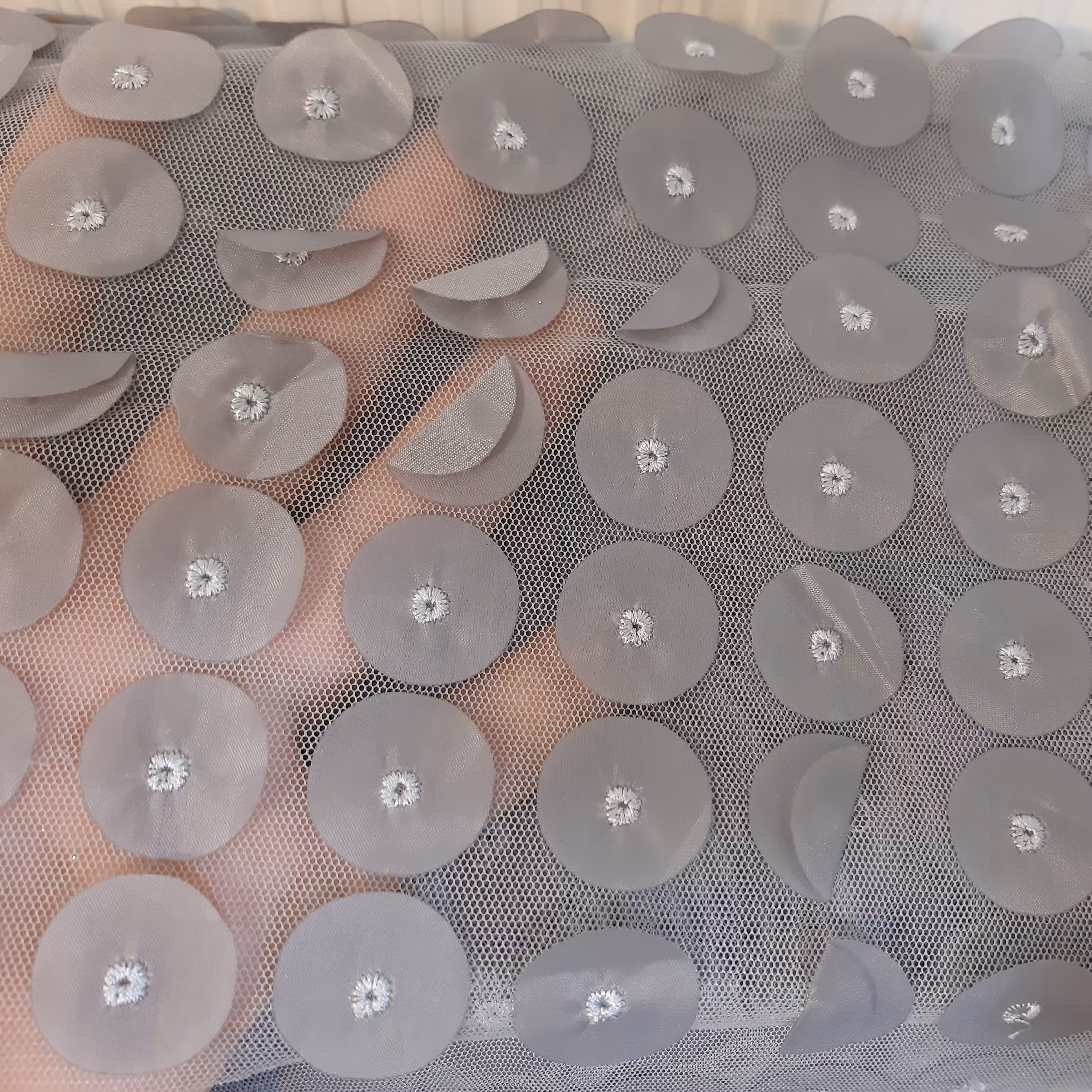 پارچه تور  اپلیکه سکه ای در 4 رنگ عرض 150 سانتیمتر