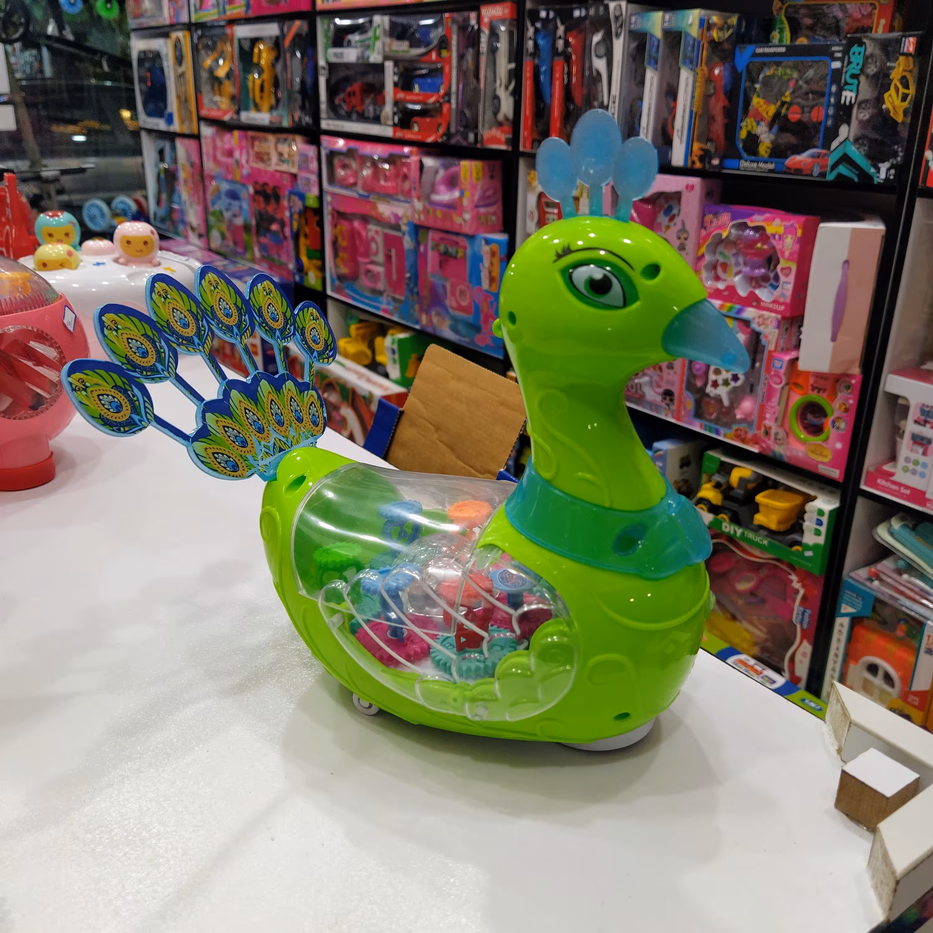 اسباب بازی طاووس موزیکال مدل چرخدنده 