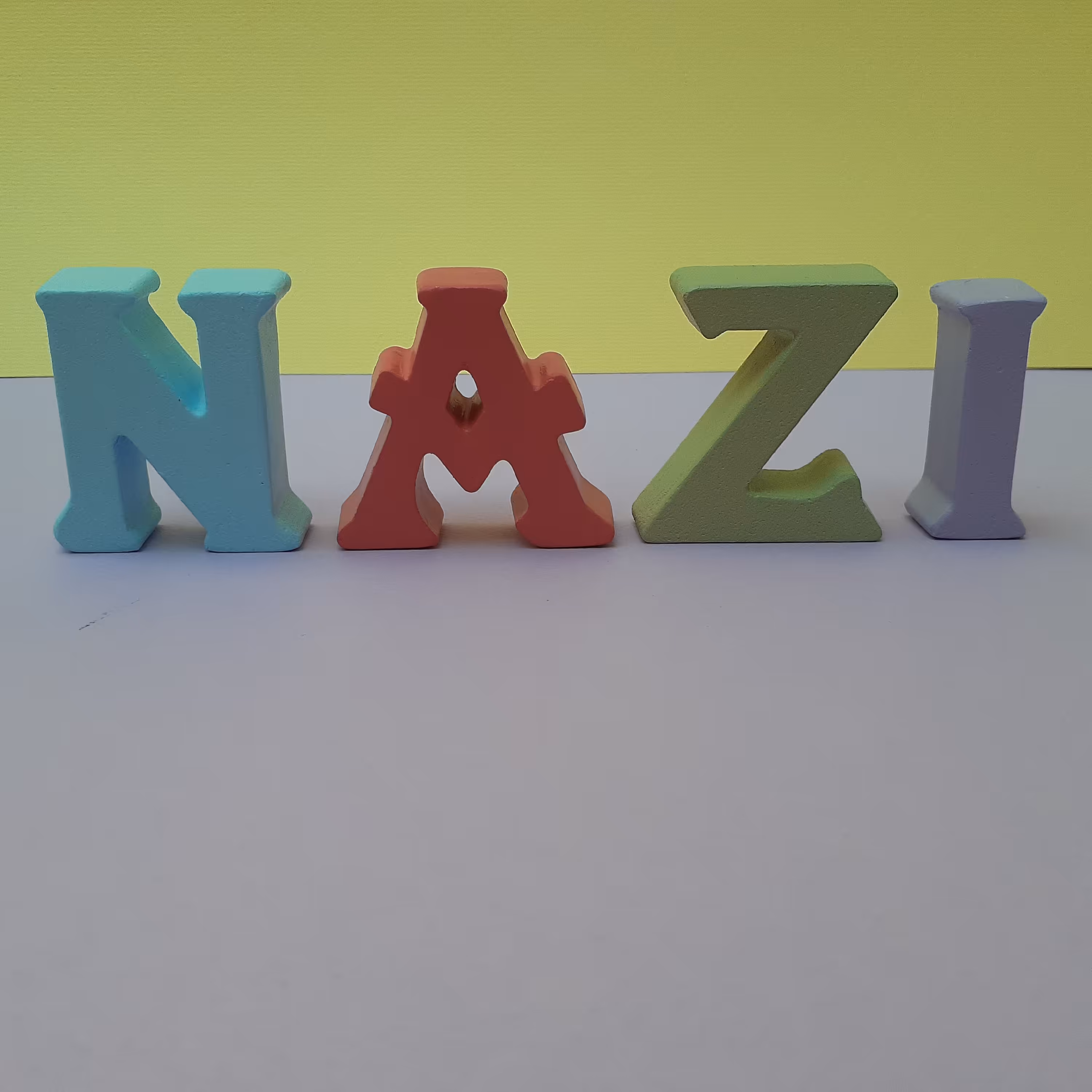 استند بتنی اسم نازی