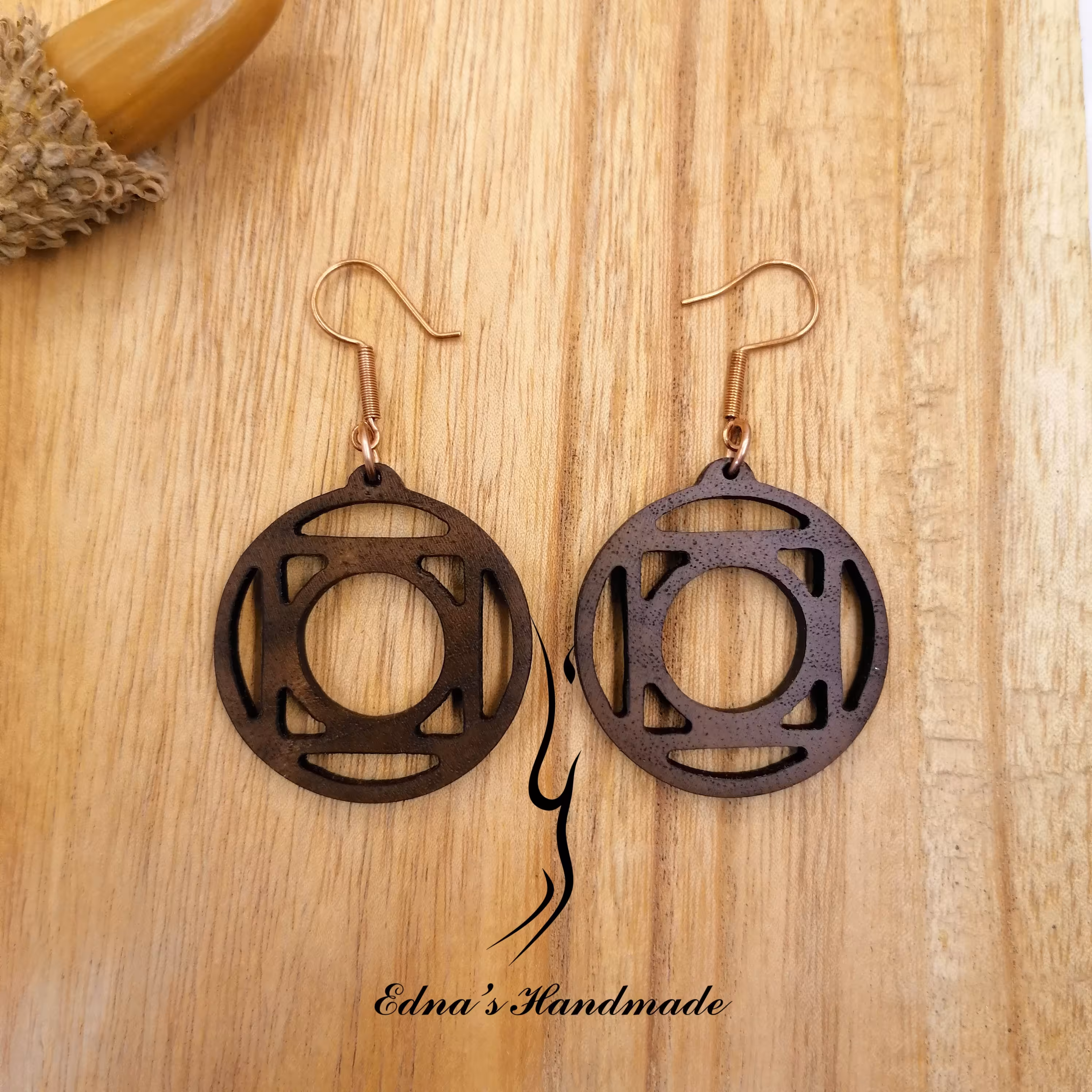 گوشواره چوب گردو پنجره ای