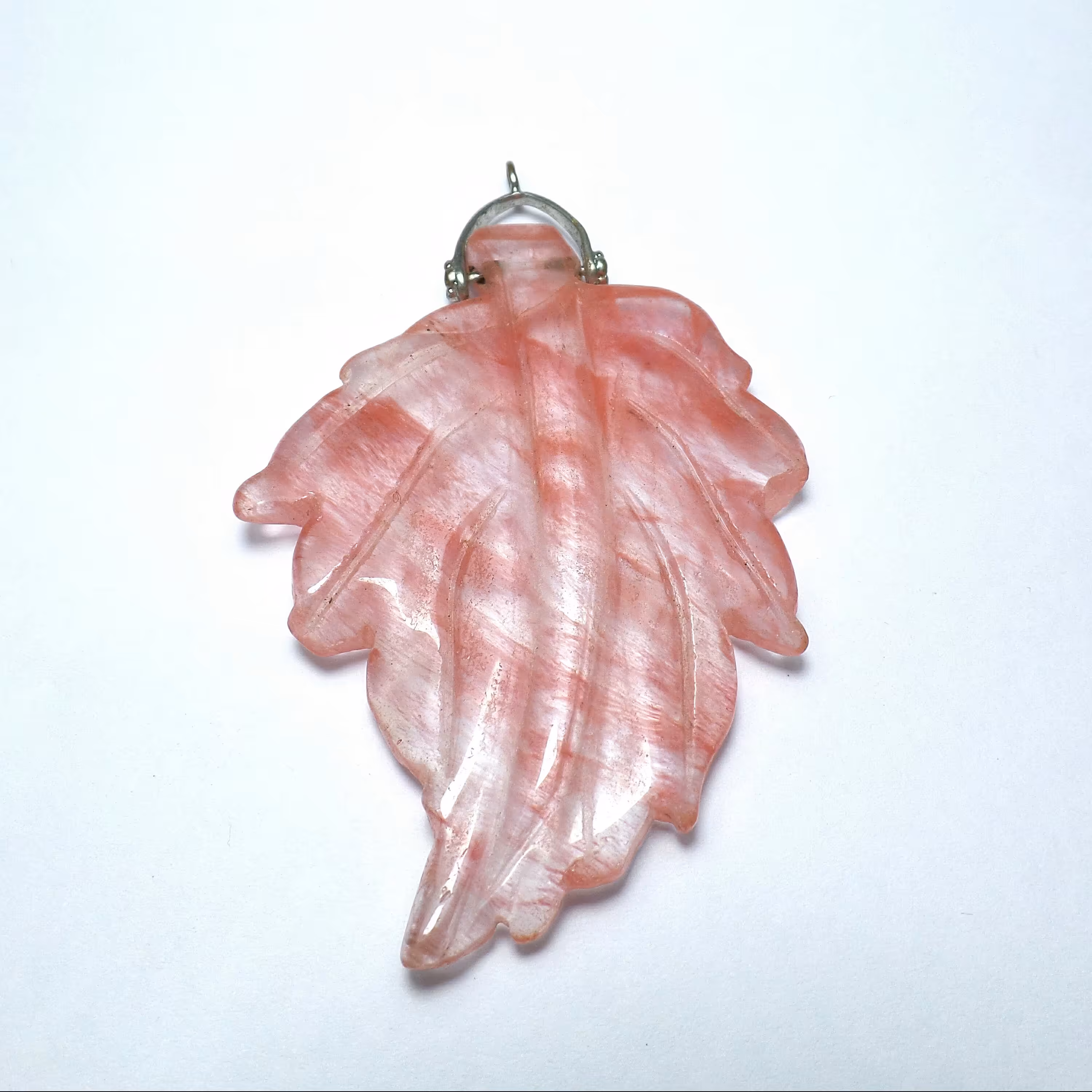 کوارتز طبیعی، تراش زیبای کاروینگ شده به شکل برگ