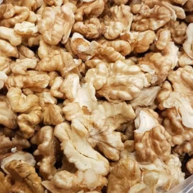 خشکبارنازگل 
مغزگردوی درجه یک واعلا(1000)گرم