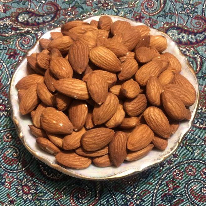 مغز بادام خام نیم کیلویی