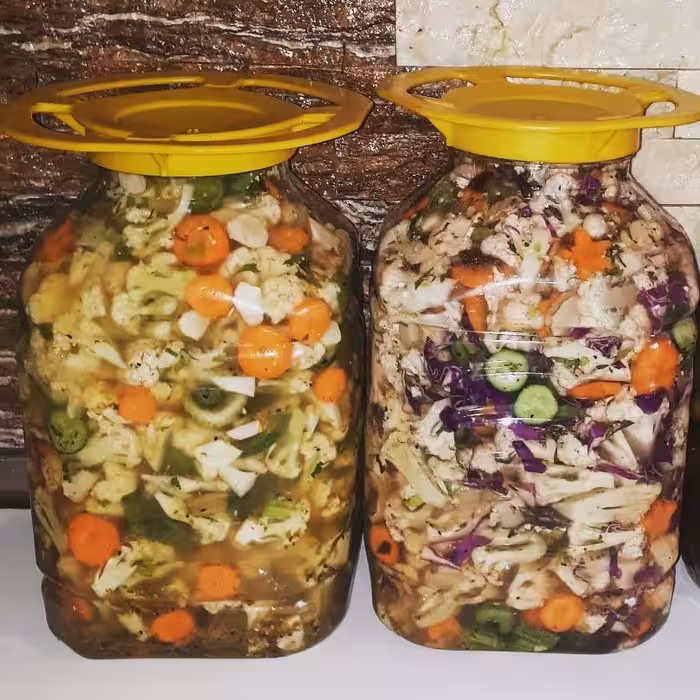 ترشی هفت بیجار زرد خانگی مازند مزرعه(یک کیلویی)