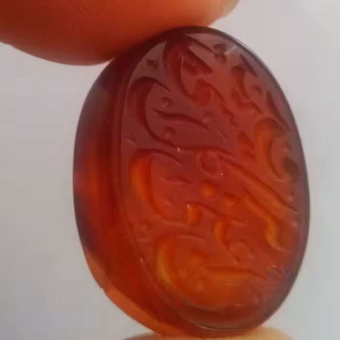 سنگ طبیعی عقیق خطی خوش رنگ و زیبا با حک ان الله علی کل شی قدیر کد 227