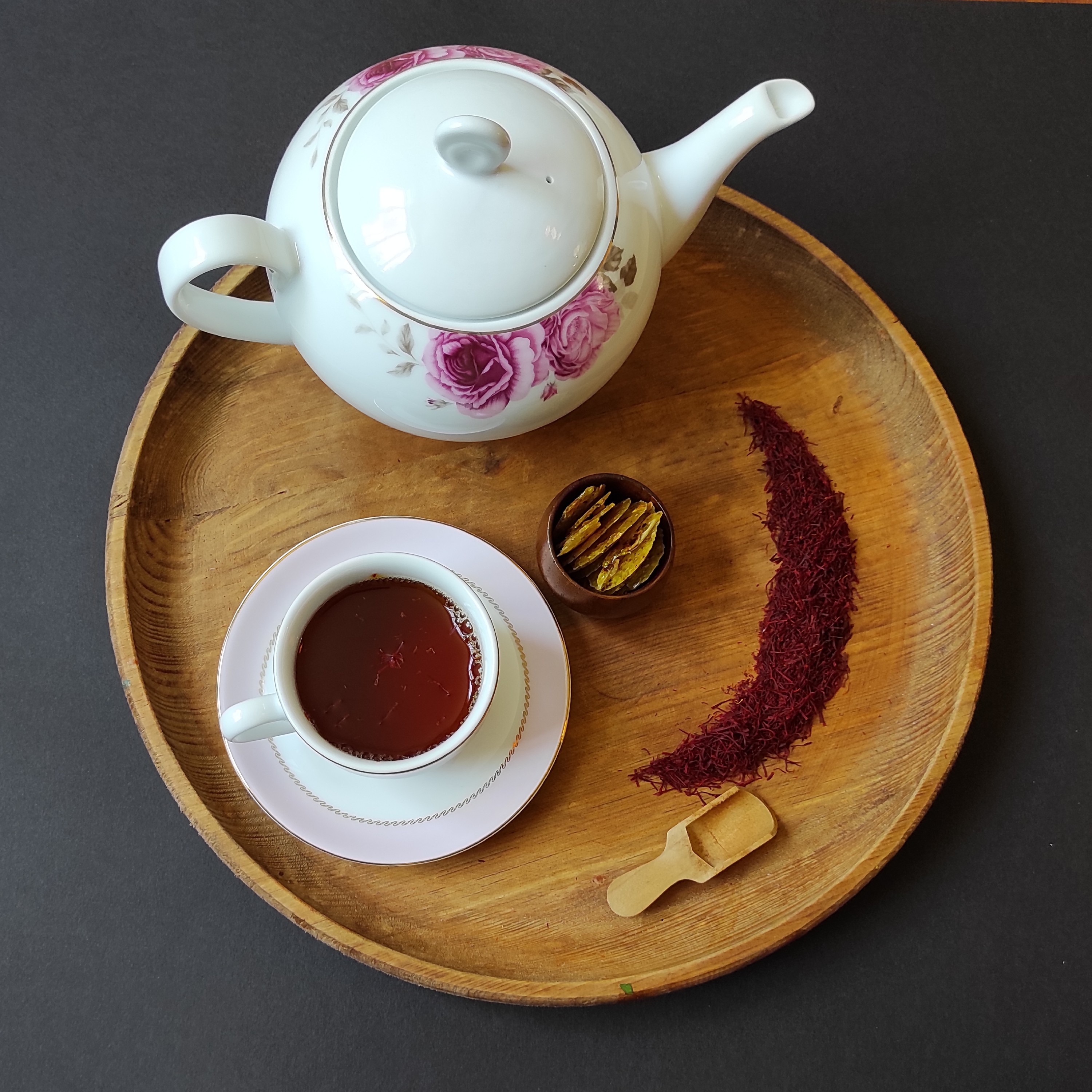 زعفران اصیل و خوش عطر و طعم و ممتاز 5 مثقال