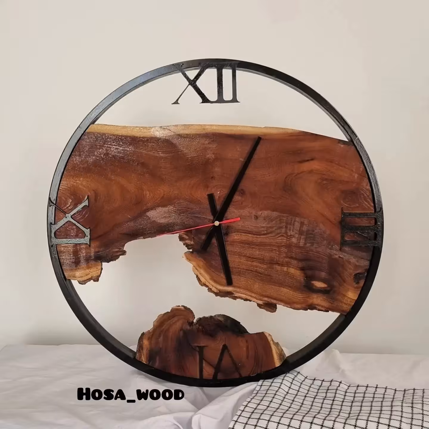 ساعت دیواری چوبی