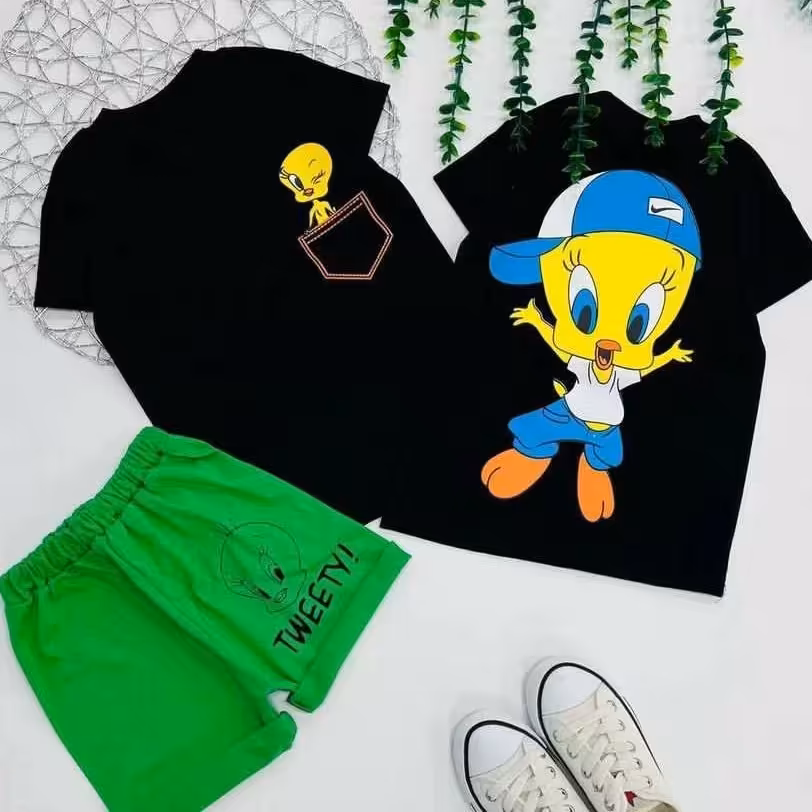 ست تیشرت و شلوارک اسپورت بچگانه شیک و جذاب تک رنگ مشکی مناسب حدود سنی 2 تا 9 سال جنس سوپر پنبه 