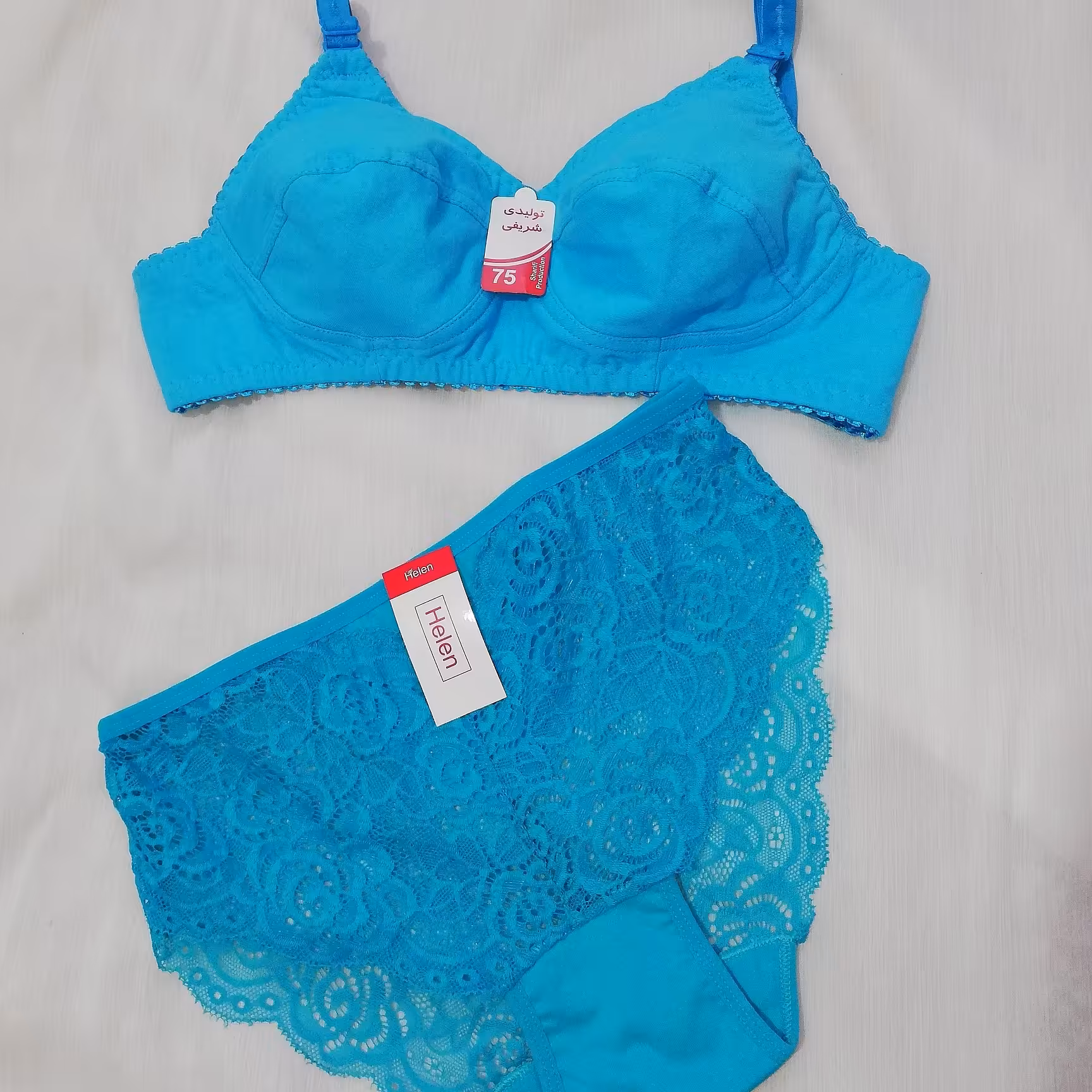 سوتین تمام نخ سایز 70.75 مناسب استفاده  روزانه بسیار راحت  رنگ ابی و زرد وقرمز بدون فنر 