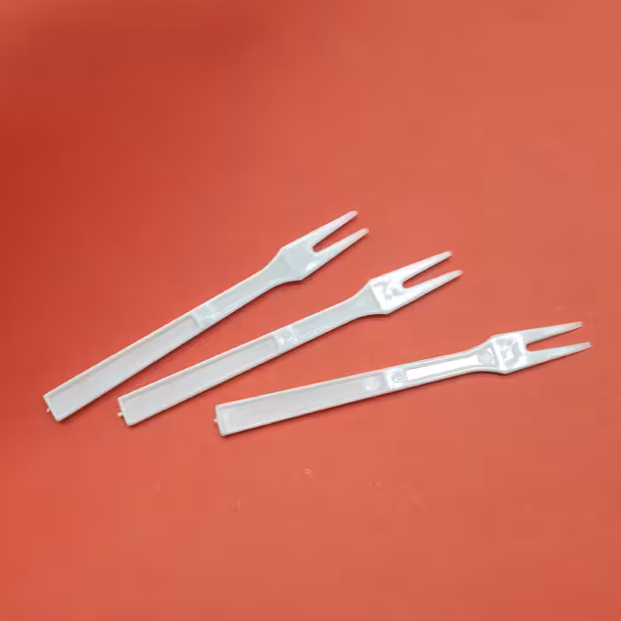 چنگال دوشاخ پلاستیکی یکبارمصرف بسته های 50 عددی سفید رنگ