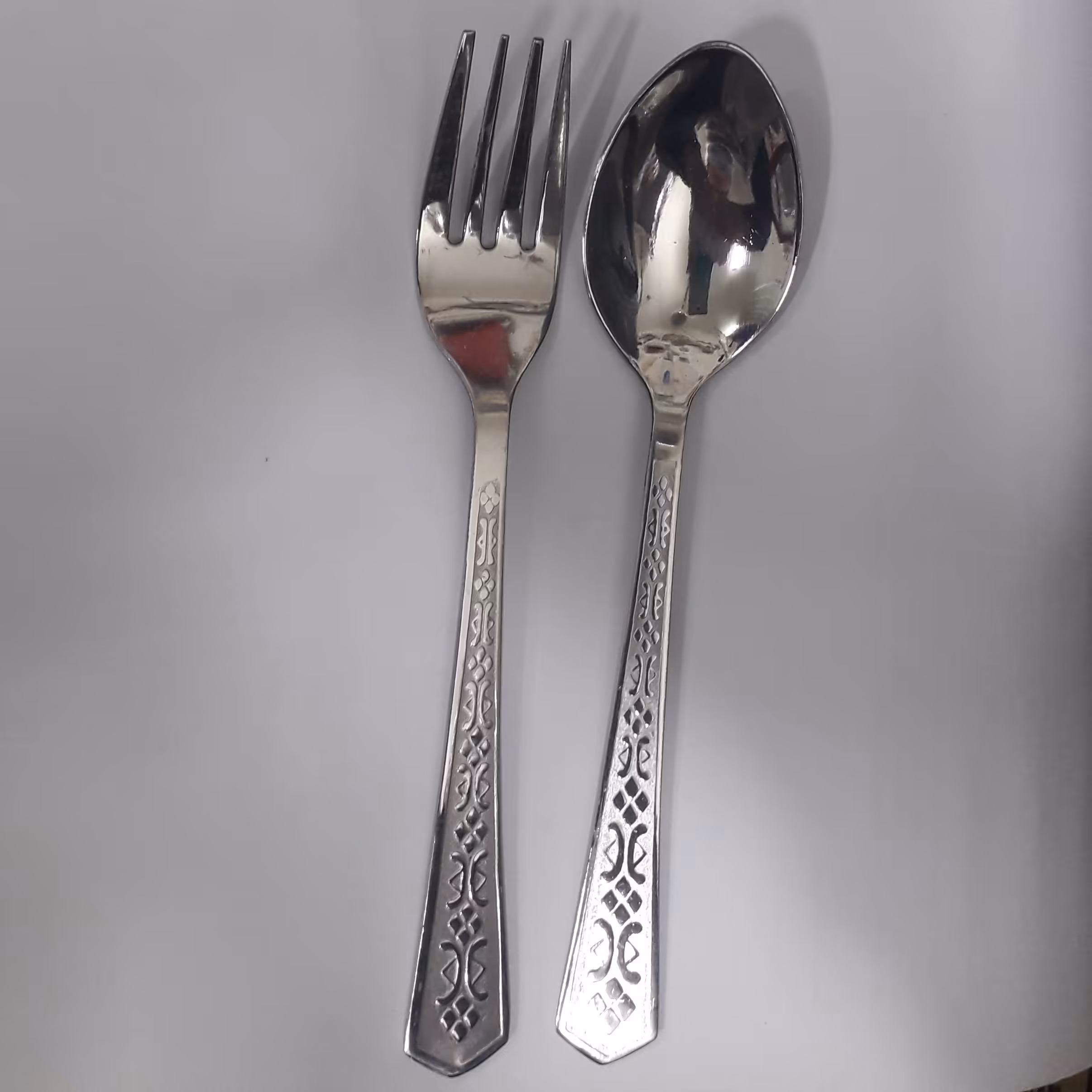 قاشق و چنگال، غذا خوری استیل هند(مدل kc)، 204 گرم، قیمت داده شده برای یک دست 6تای هست .