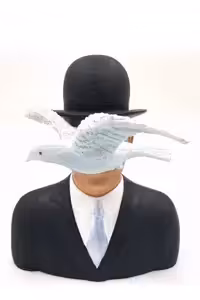 مجسمه magritte L homme au chapeau Melon MAG04