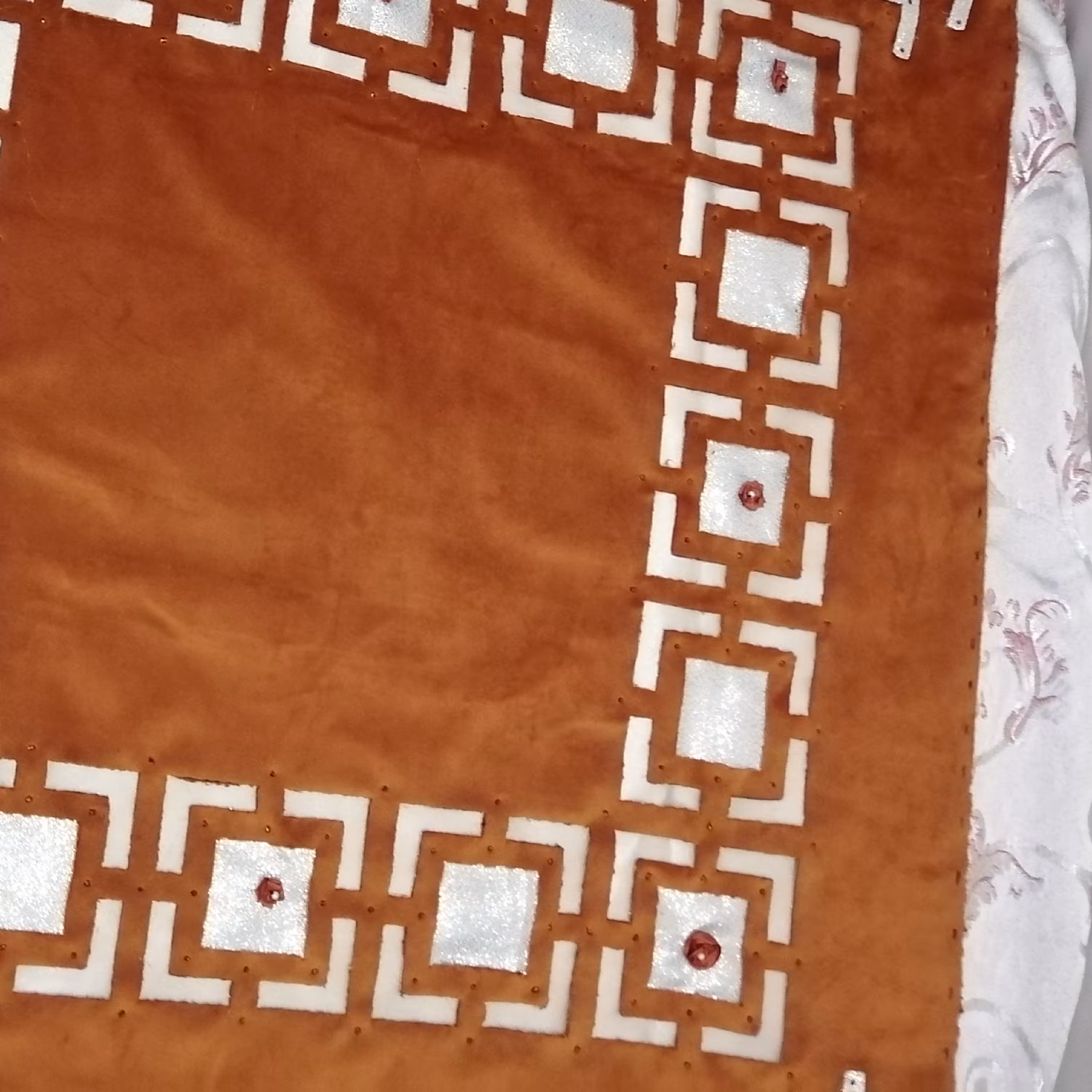 رومیزی ورانر. تو بوفه ای  میز نهار خوری یا پذیرایی وعسلی