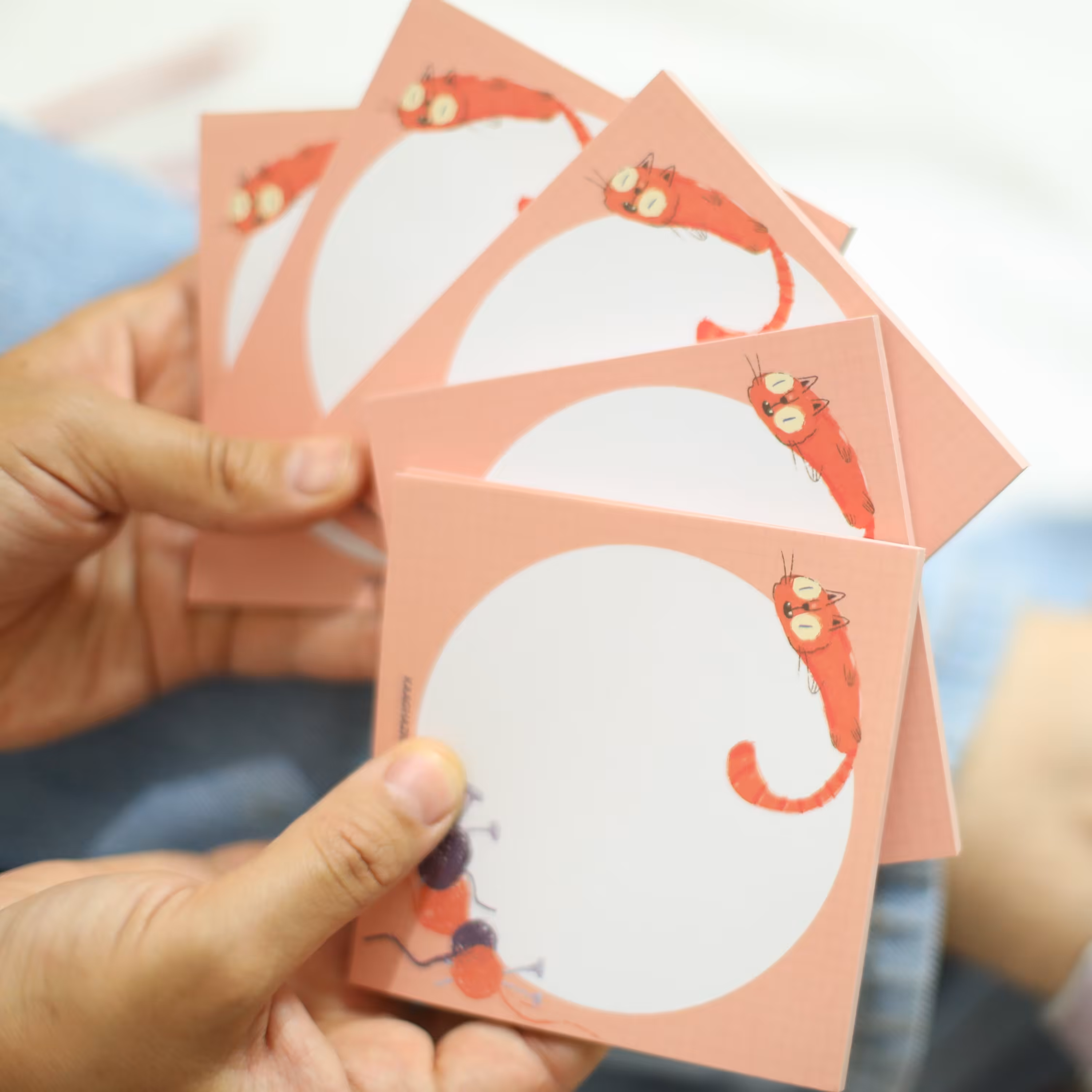 برگه یادداشت و نت برگ گربه پشمالو